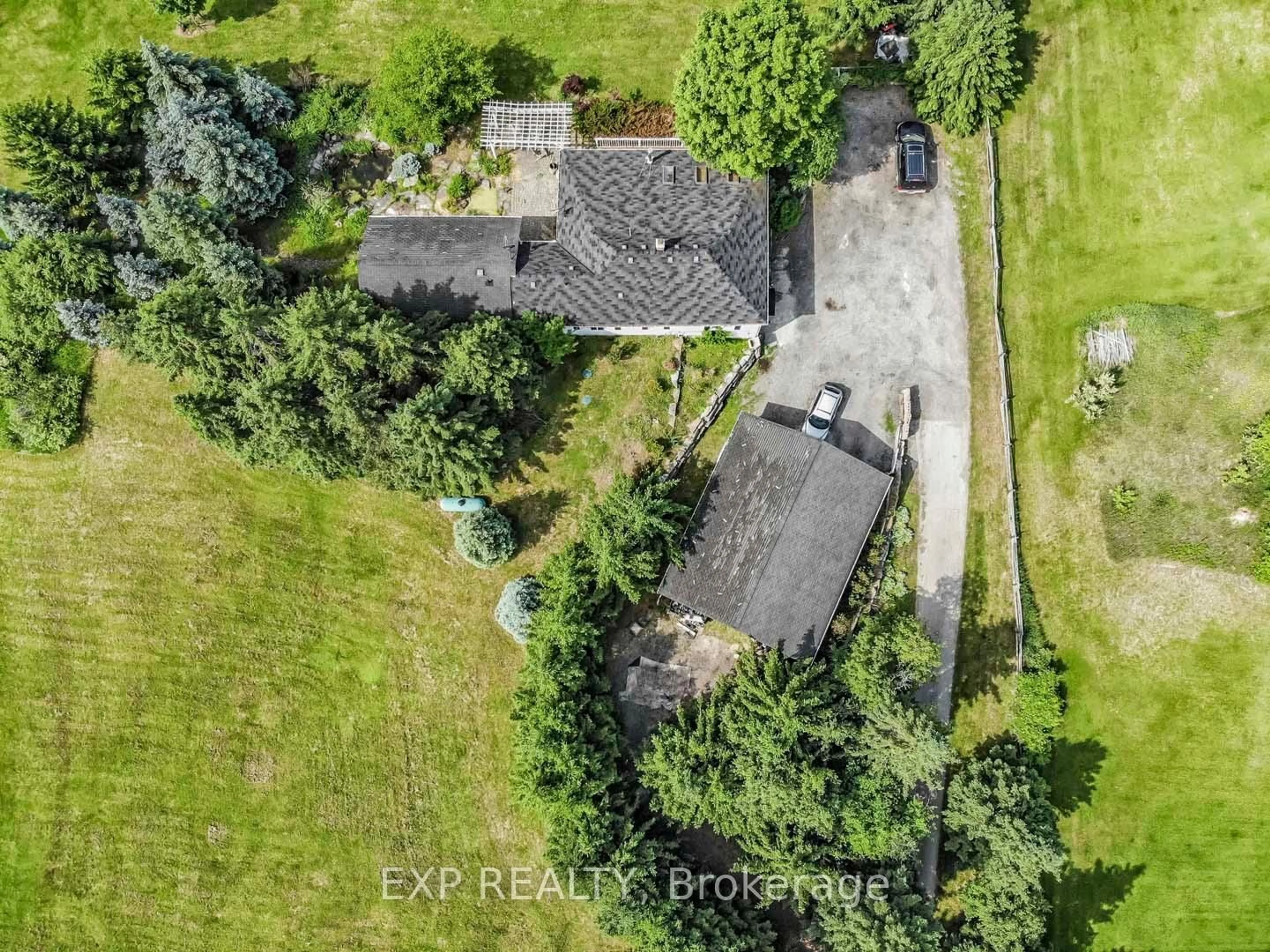 A pic from outside/outdoor area/front of a property/back of a property/a pic from drone, street for 18862 Centreville Creek Rd, Caledon Ontario L7K 2M9