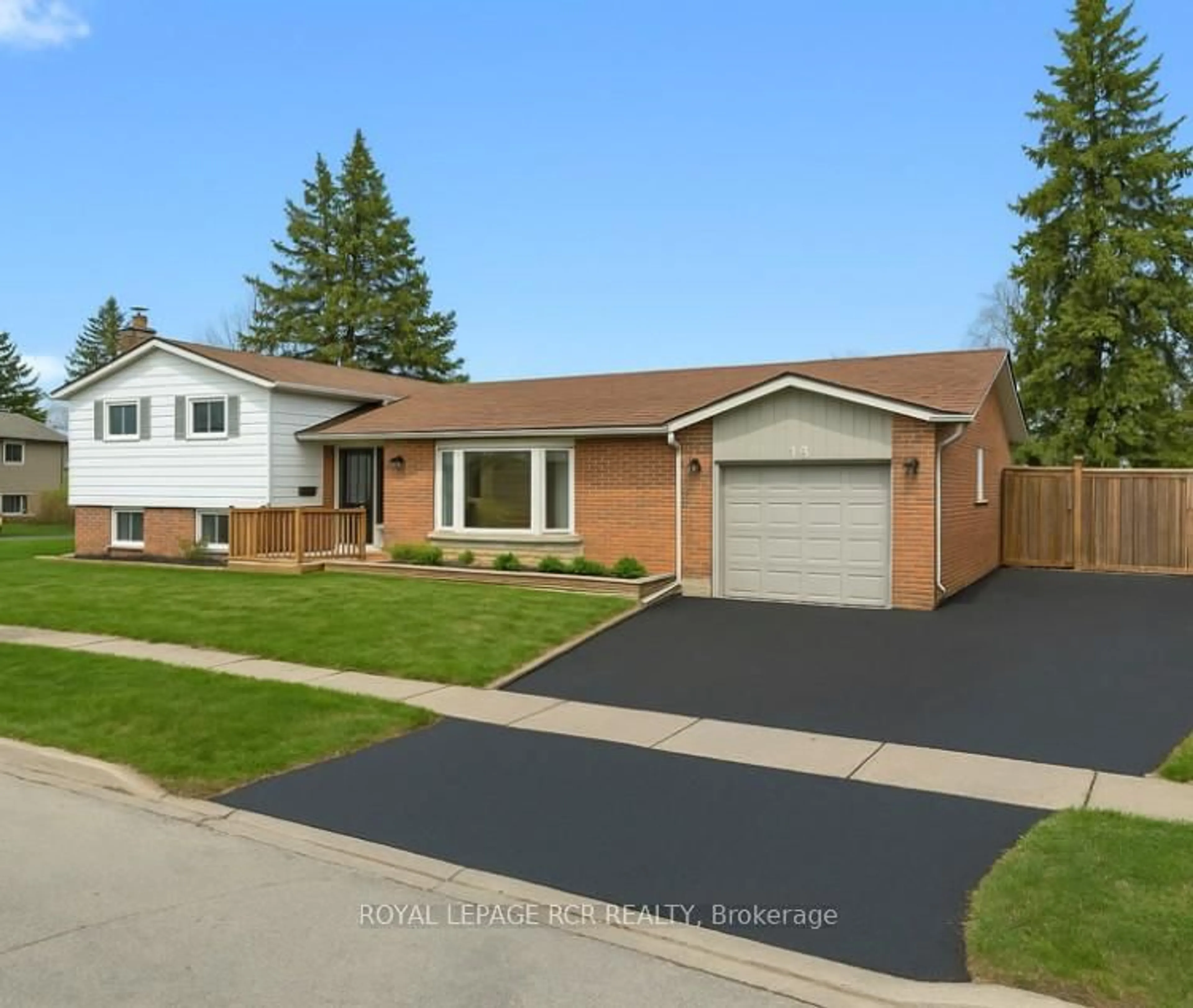 Home with brick exterior material, street for 118 Highland Dr, Orangeville Ontario L9W 3E5