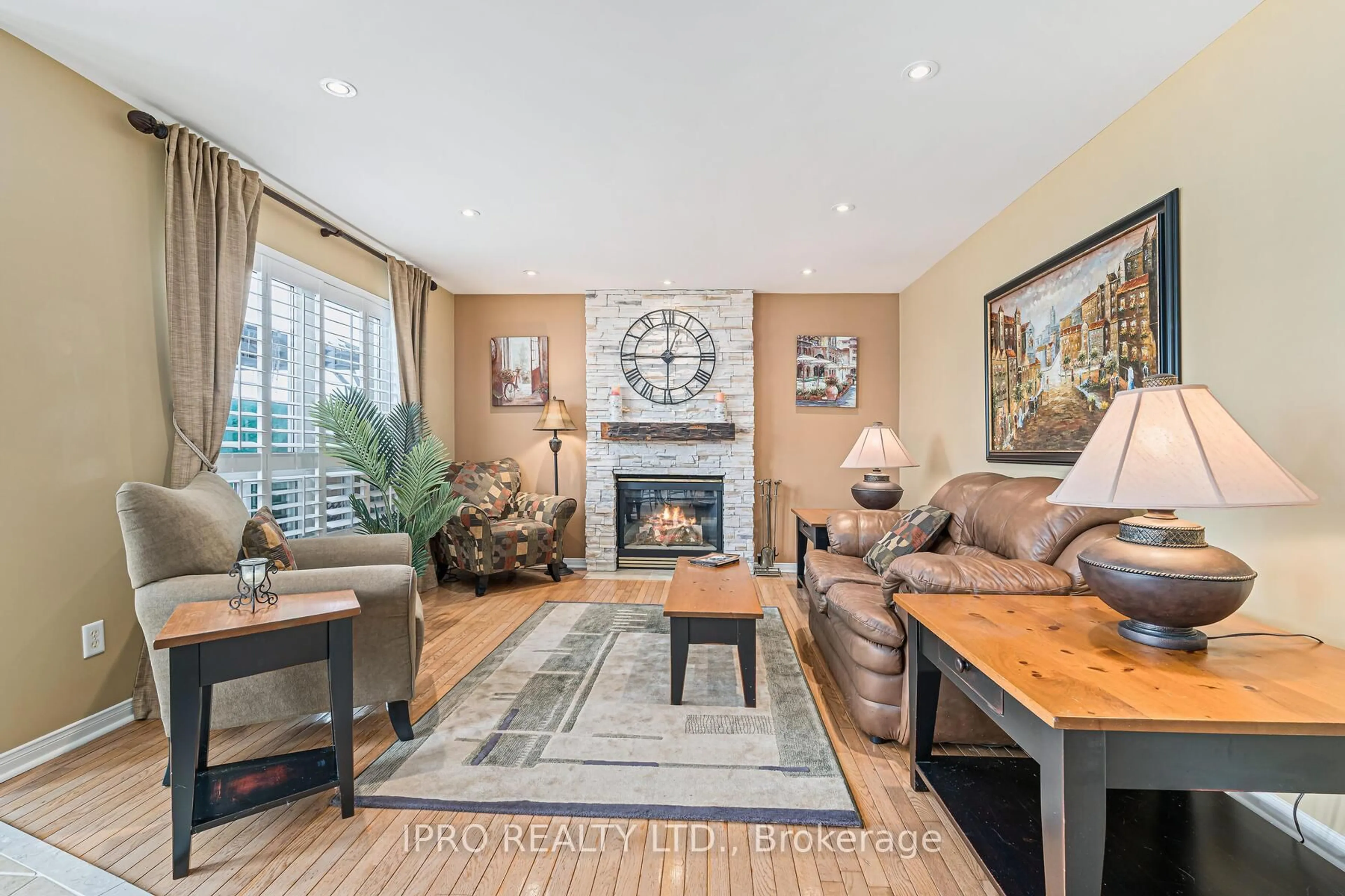 Living room with furniture, unknown for 22 Bowman St, Halton Hills Ontario L7G 6G6