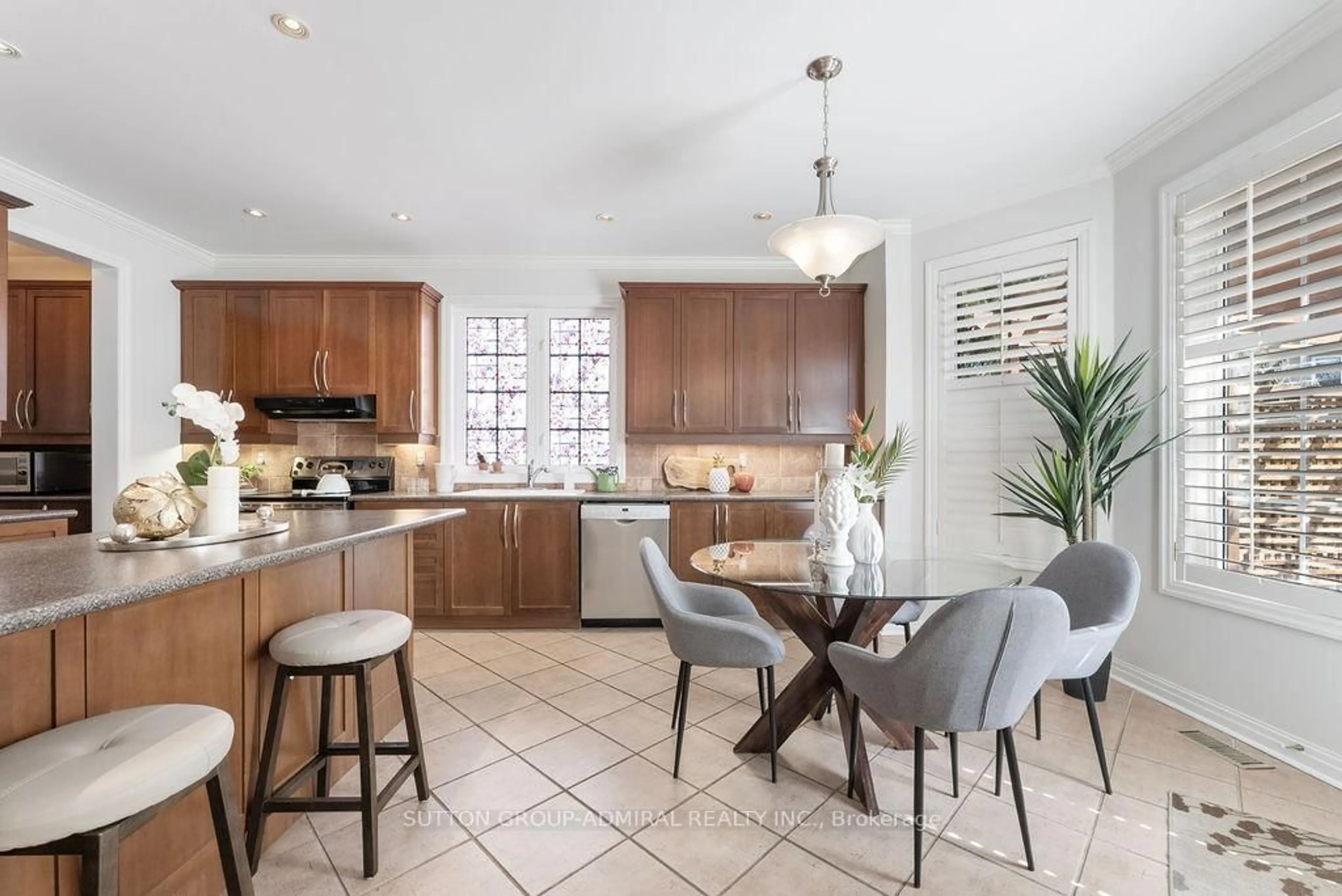 Open concept kitchen, ceramic/tile floor for 2228 Austin Crt, Burlington Ontario L7L 6V5