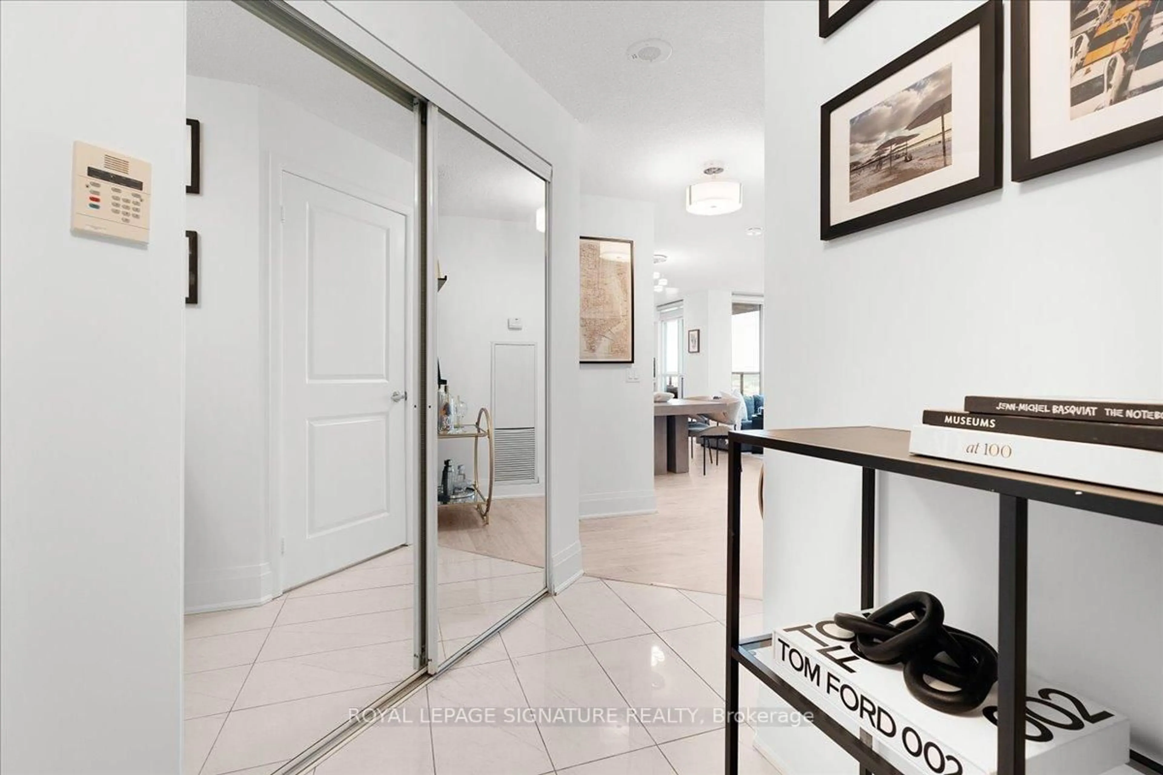Indoor entryway for 225 Sherway Gardens Rd #2105, Toronto Ontario M9C 0A3