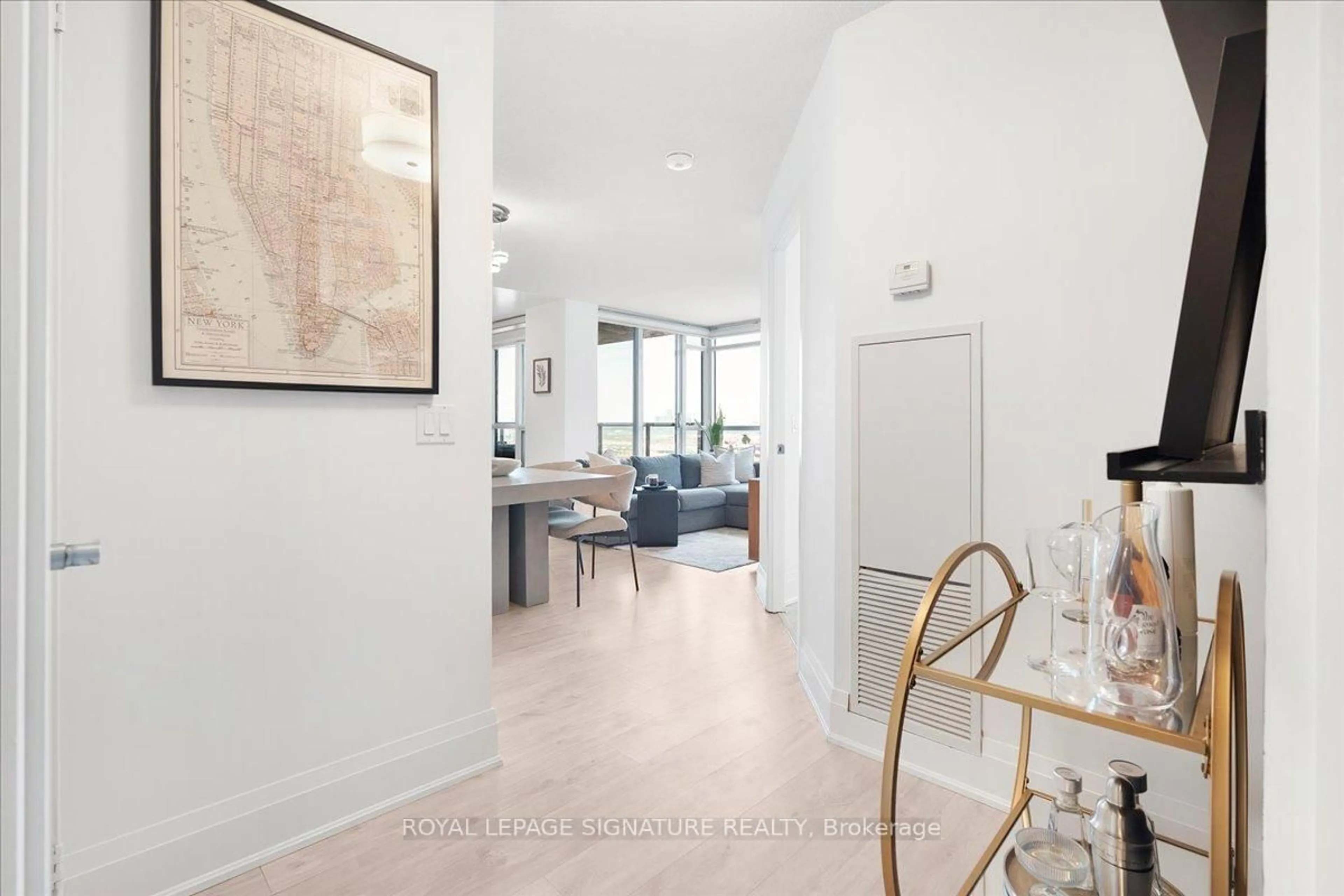 Indoor entryway for 225 Sherway Gardens Rd #2105, Toronto Ontario M9C 0A3