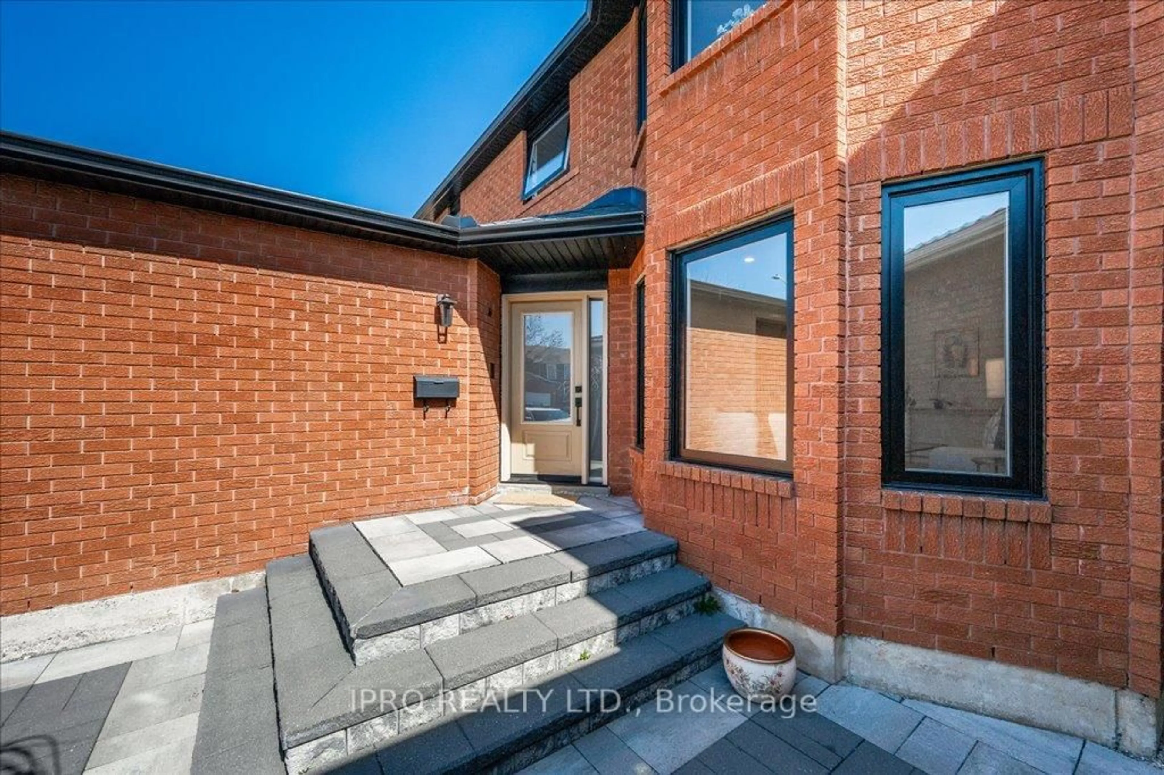 Home with brick exterior material, street for 5159 Sundial Crt, Mississauga Ontario L5R 2T1