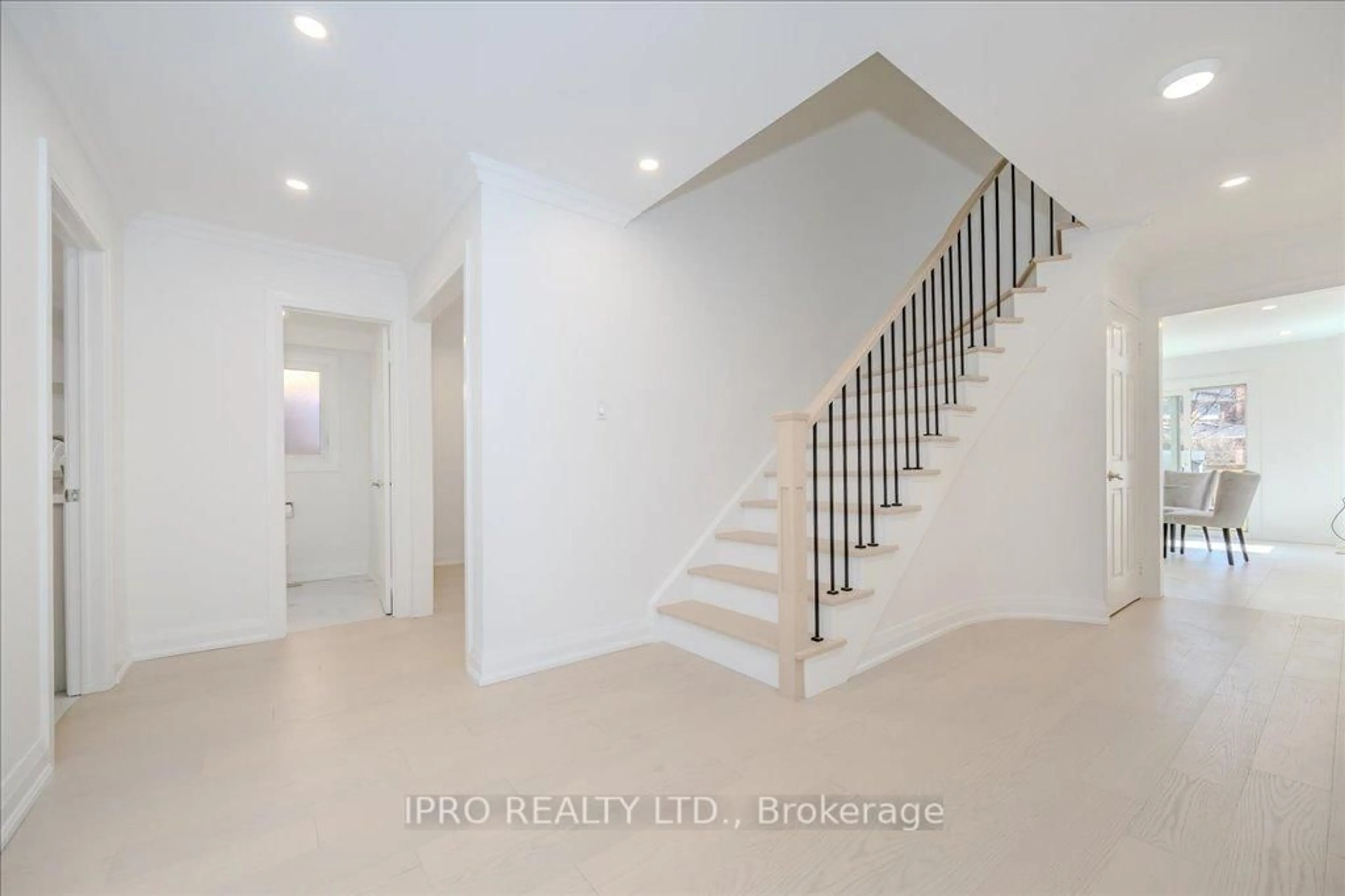 Stairs for 5159 Sundial Crt, Mississauga Ontario L5R 2T1