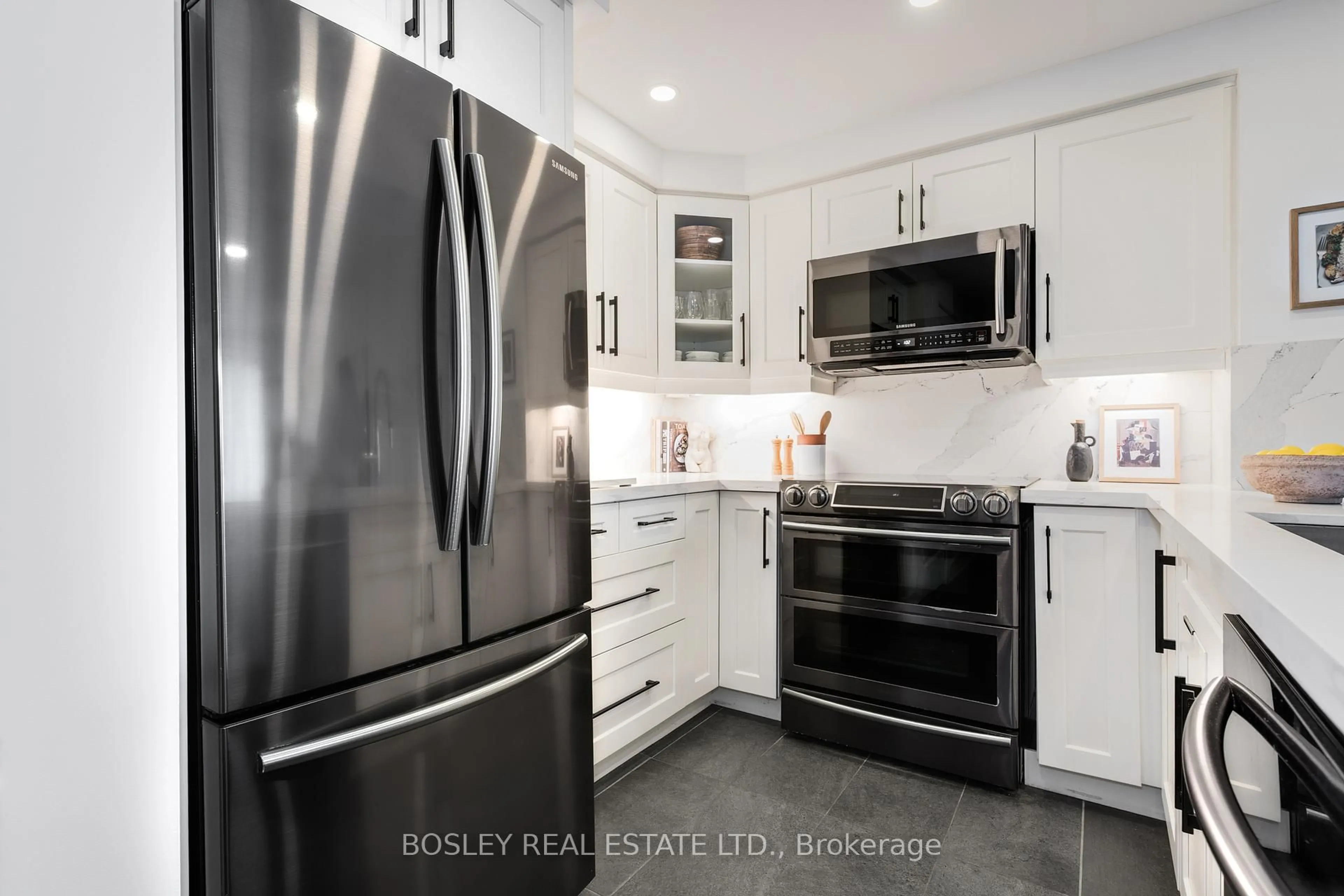 Contemporary kitchen, ceramic/tile floor for 38 Fontenay Crt #901, Toronto Ontario M9A 5H5
