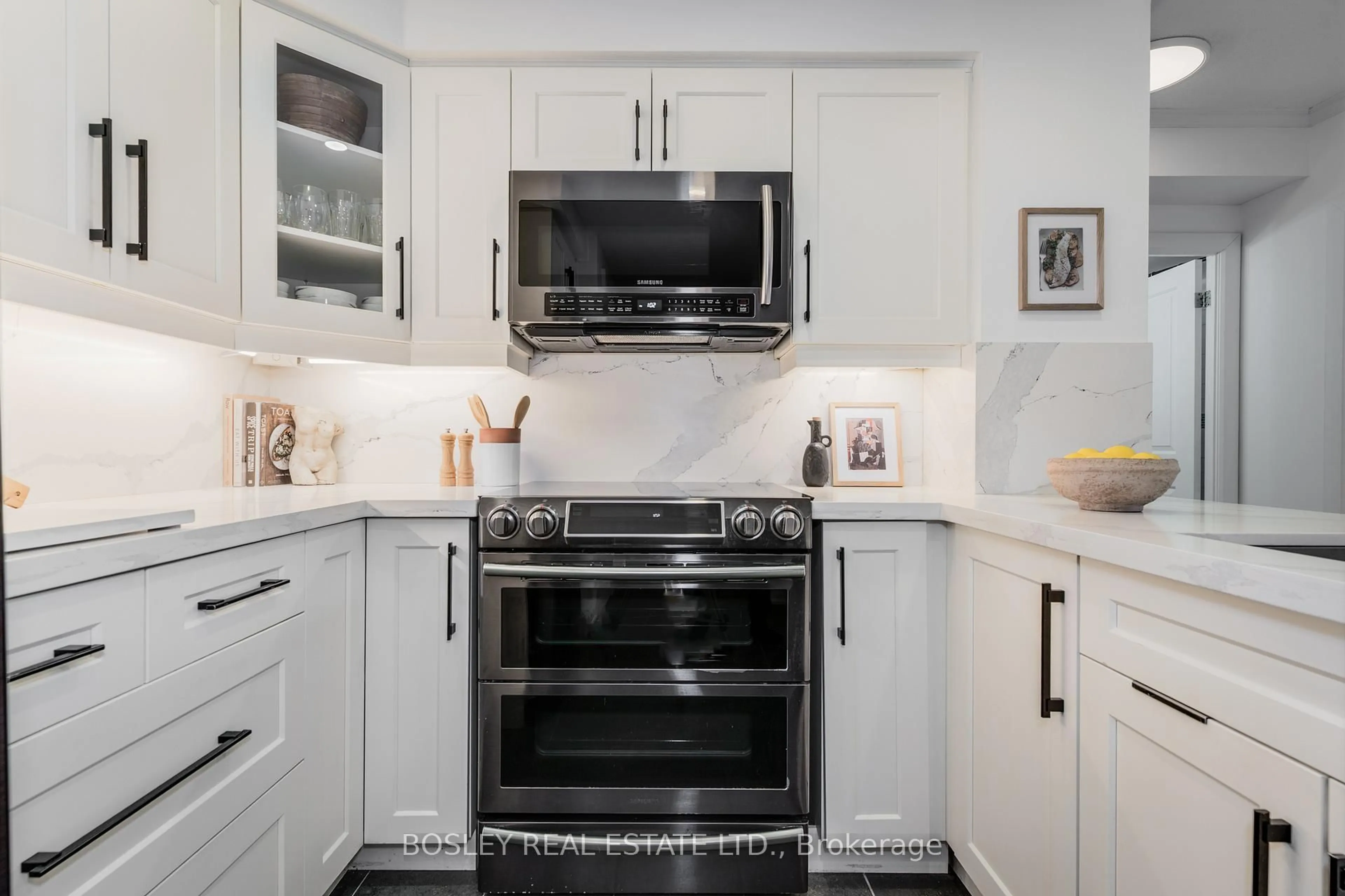 Contemporary kitchen, ceramic/tile floor for 38 Fontenay Crt #901, Toronto Ontario M9A 5H5