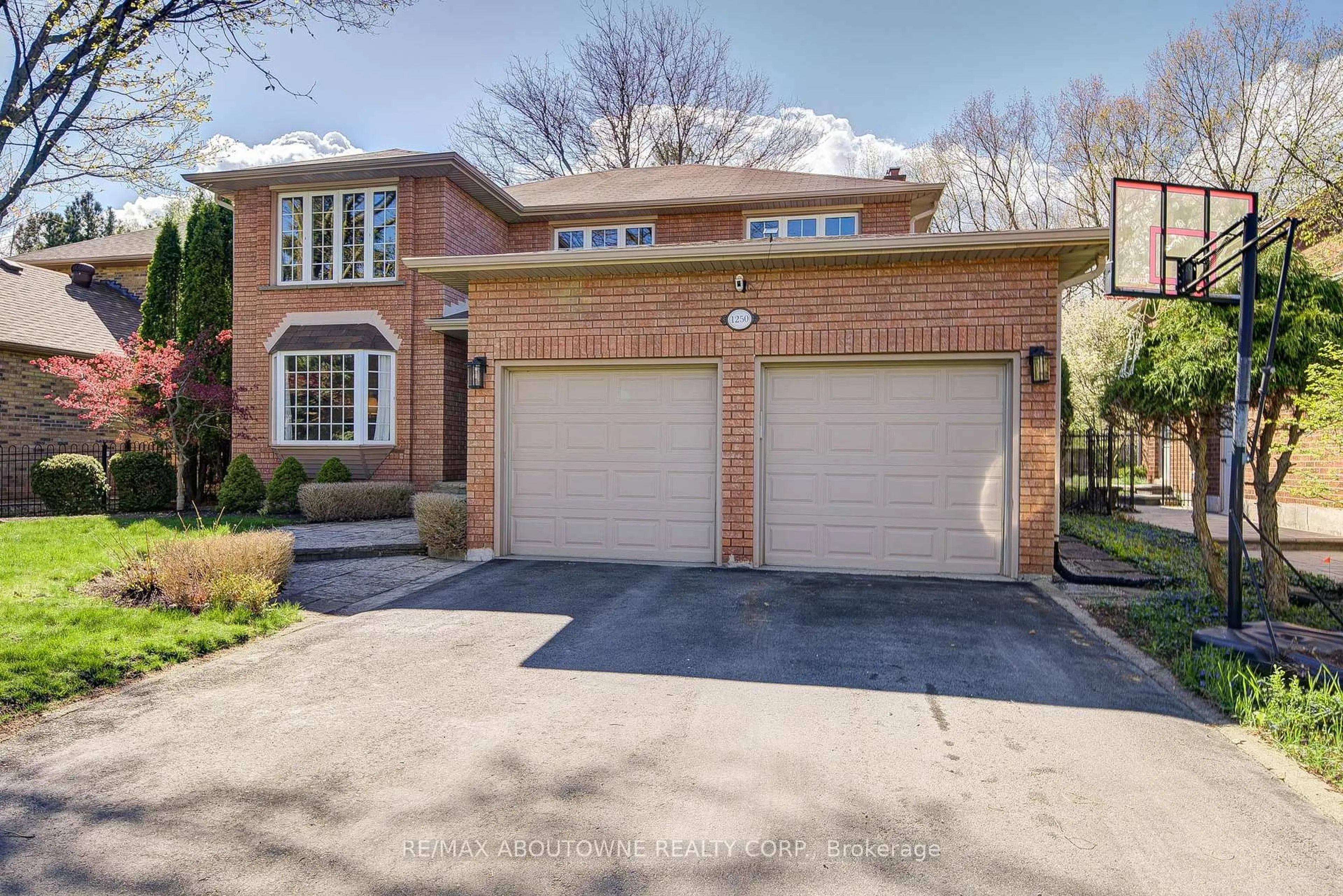 Home with brick exterior material, street for 1250 Old Colony Rd, Oakville Ontario L6M 1J8