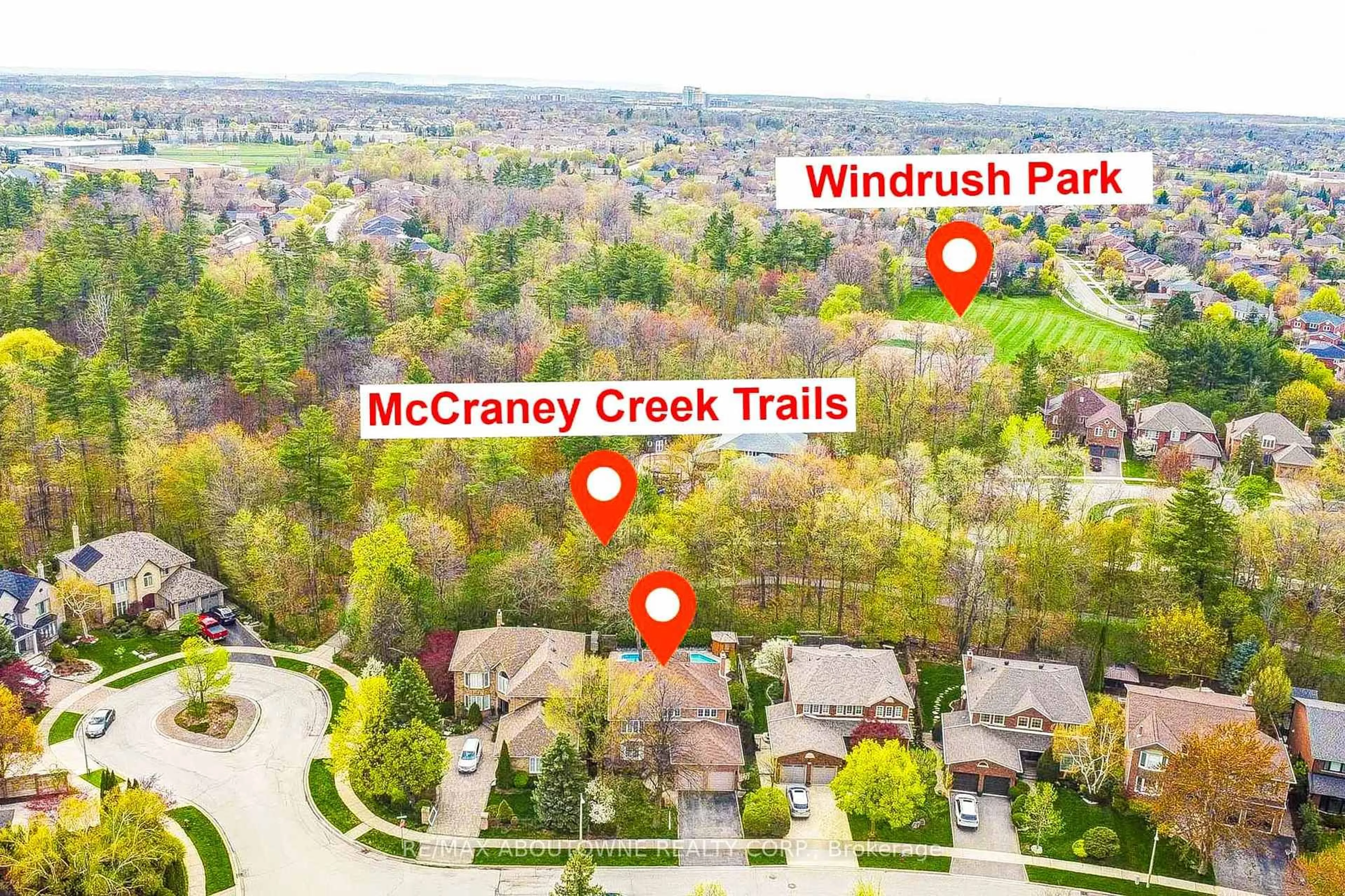 A pic from outside/outdoor area/front of a property/back of a property/a pic from drone, unknown for 1250 Old Colony Rd, Oakville Ontario L6M 1J8