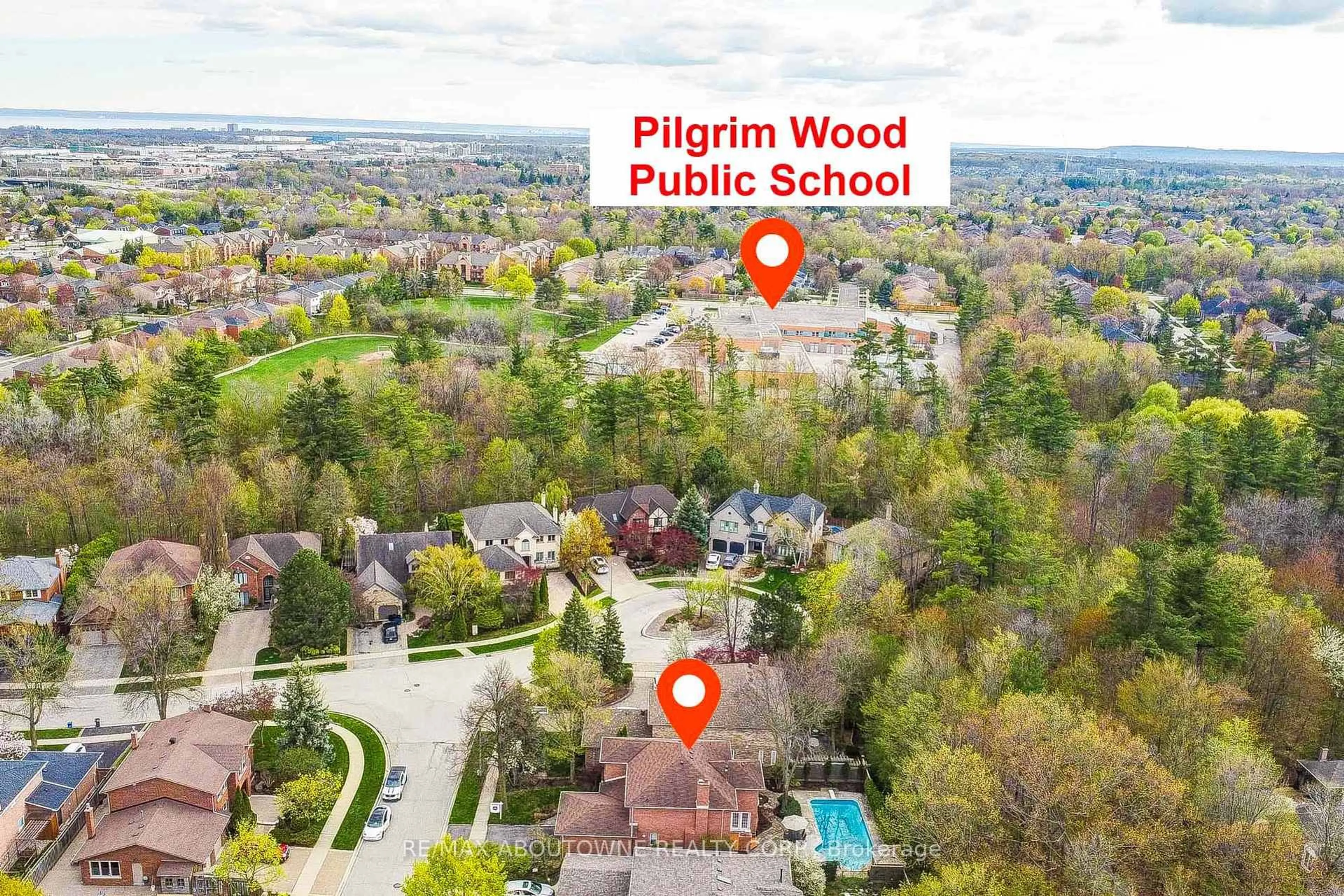 A pic from outside/outdoor area/front of a property/back of a property/a pic from drone, street for 1250 Old Colony Rd, Oakville Ontario L6M 1J8