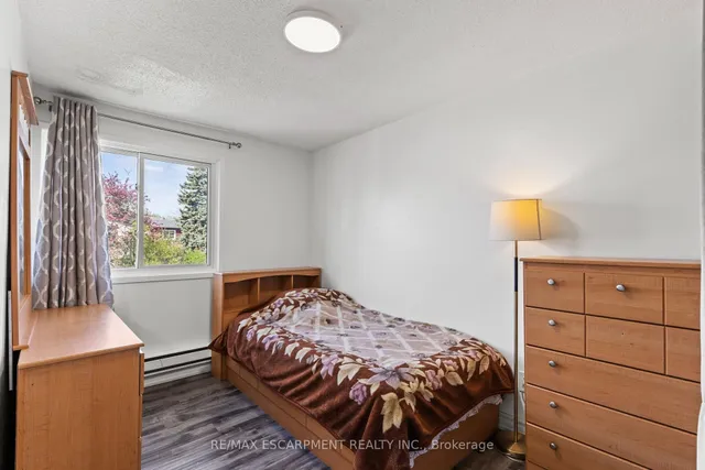Additional property image - 21 Grand River Crt