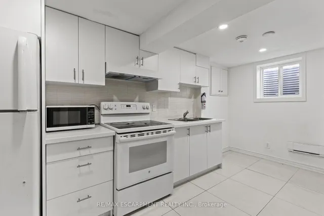 Additional property image - 21 Grand River Crt