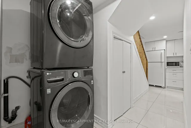 Additional property image - 21 Grand River Crt