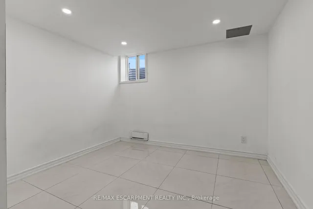 Additional property image - 21 Grand River Crt
