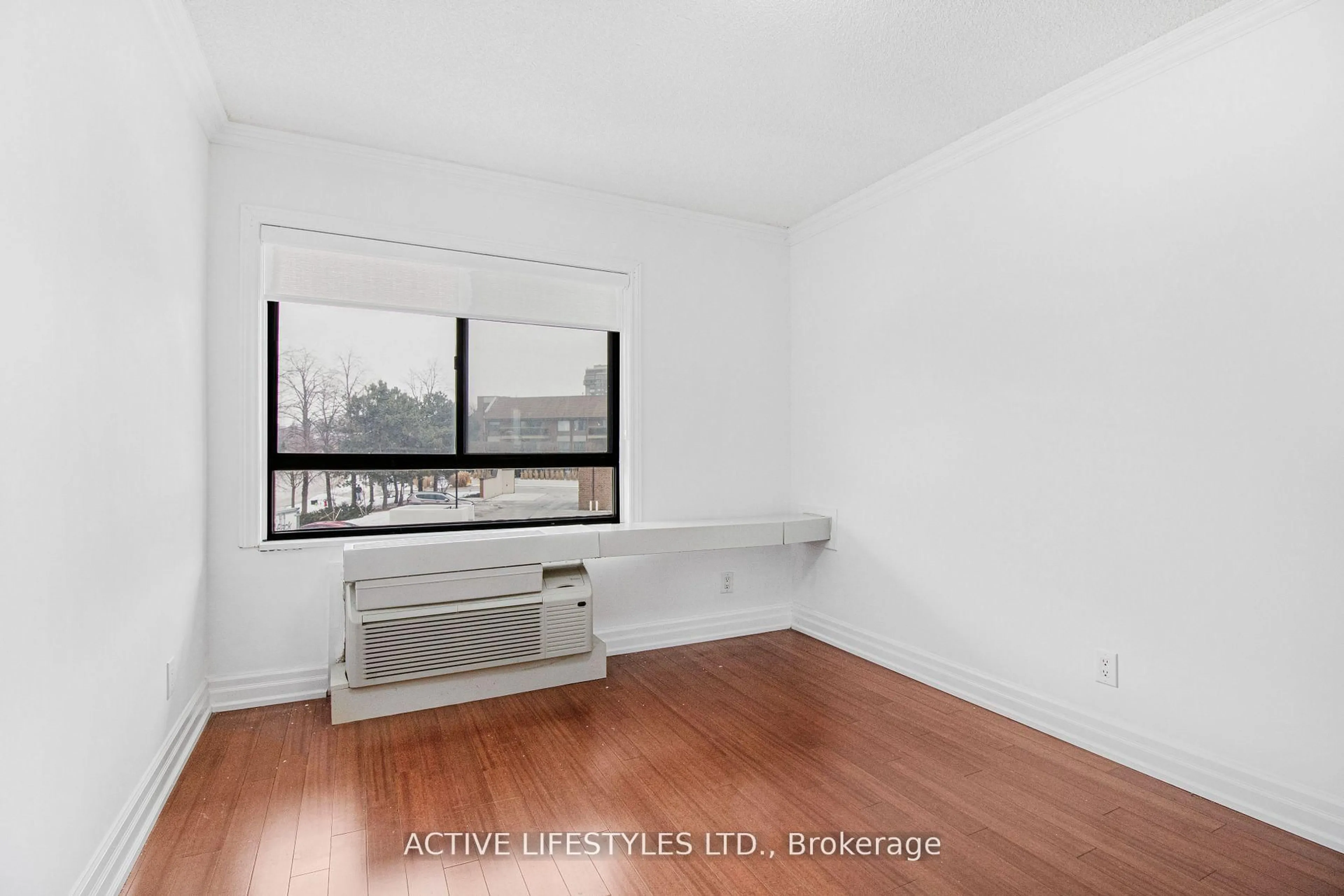 A pic of a room for 1000 Cedarglen Gate #504, Mississauga Ontario L5C 3Z5