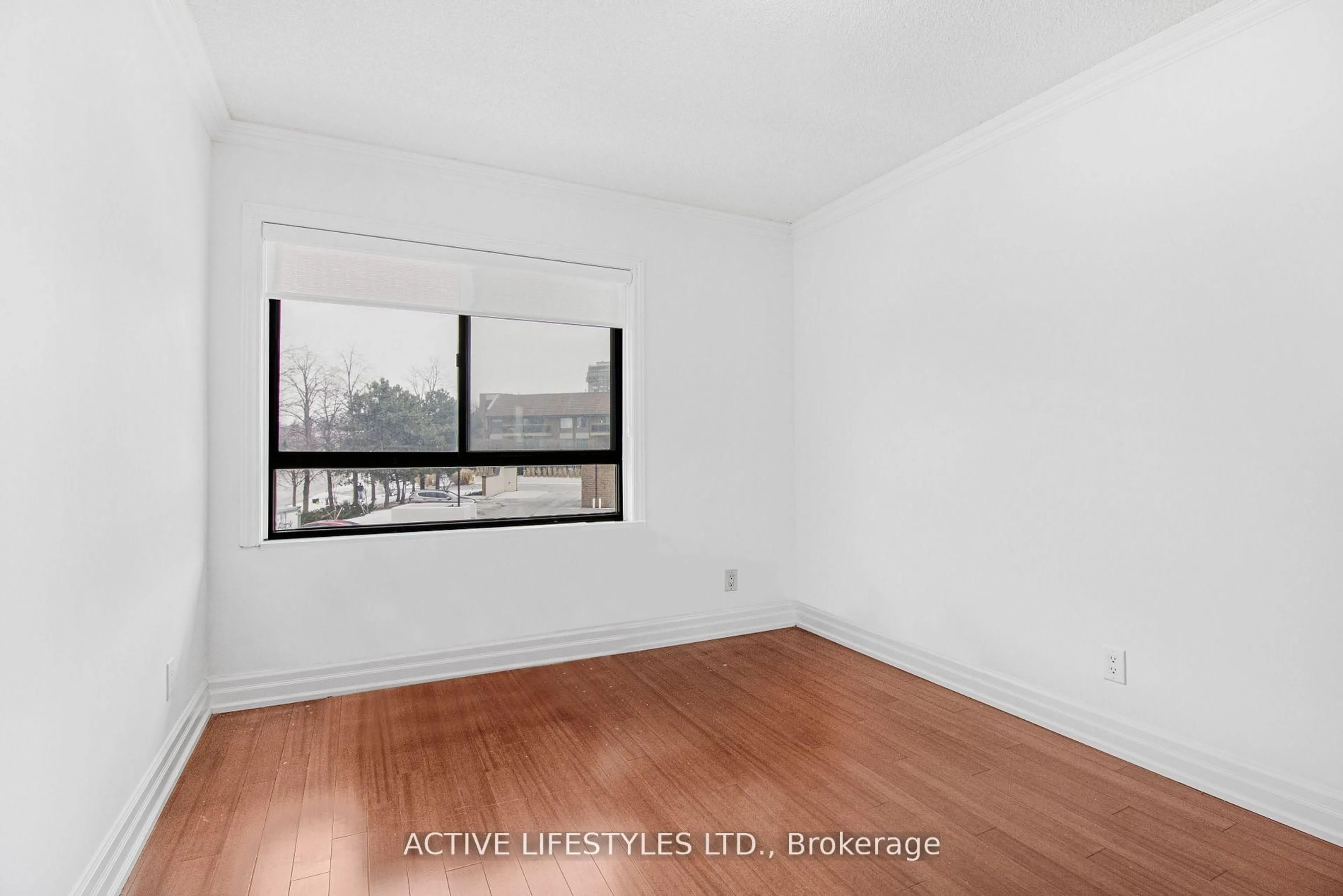 A pic of a room for 1000 Cedarglen Gate #504, Mississauga Ontario L5C 3Z5