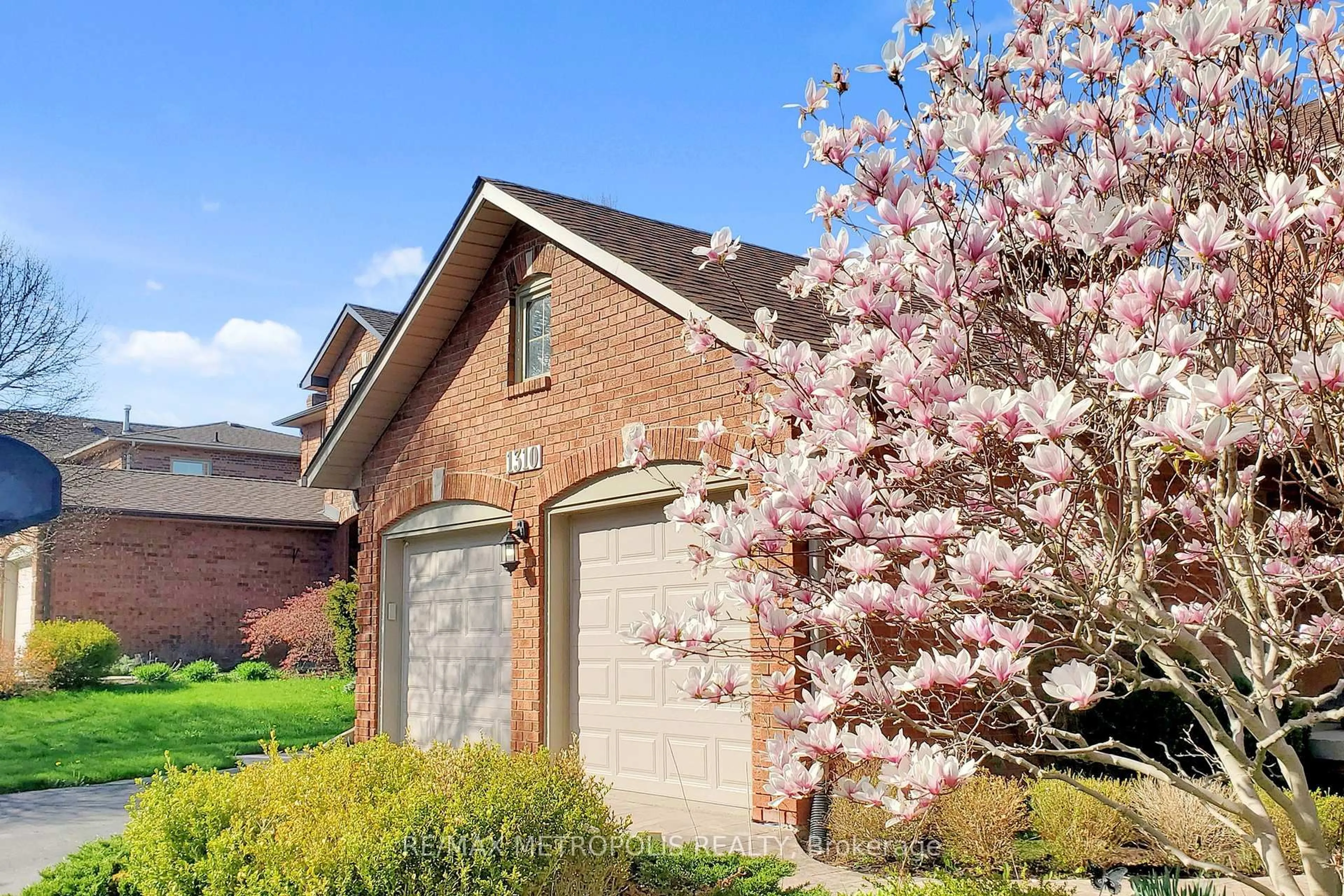 Home with brick exterior material, street for 1310 Golden Meadow Tr, Oakville Ontario L6H 4L8