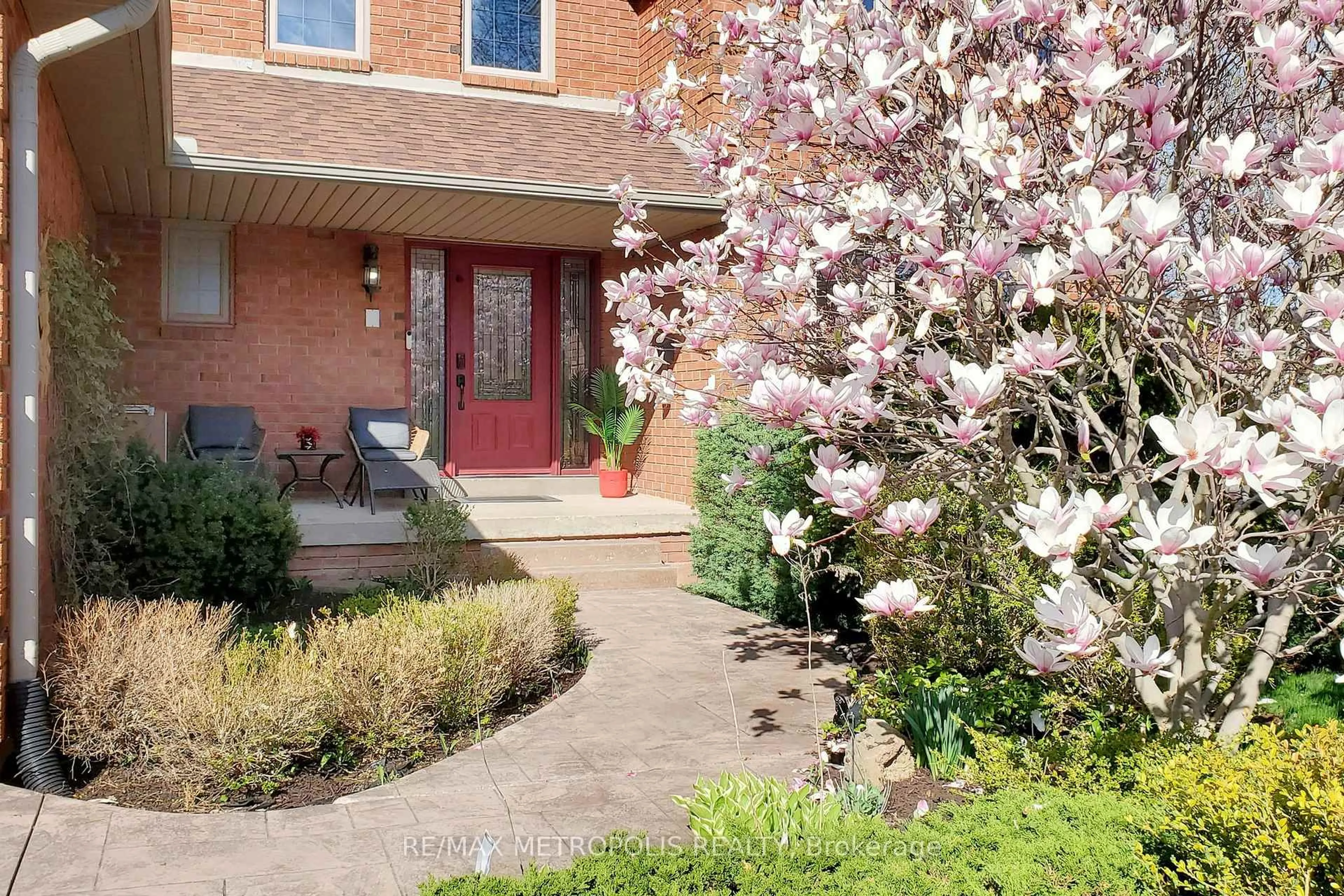 Home with brick exterior material, street for 1310 Golden Meadow Tr, Oakville Ontario L6H 4L8