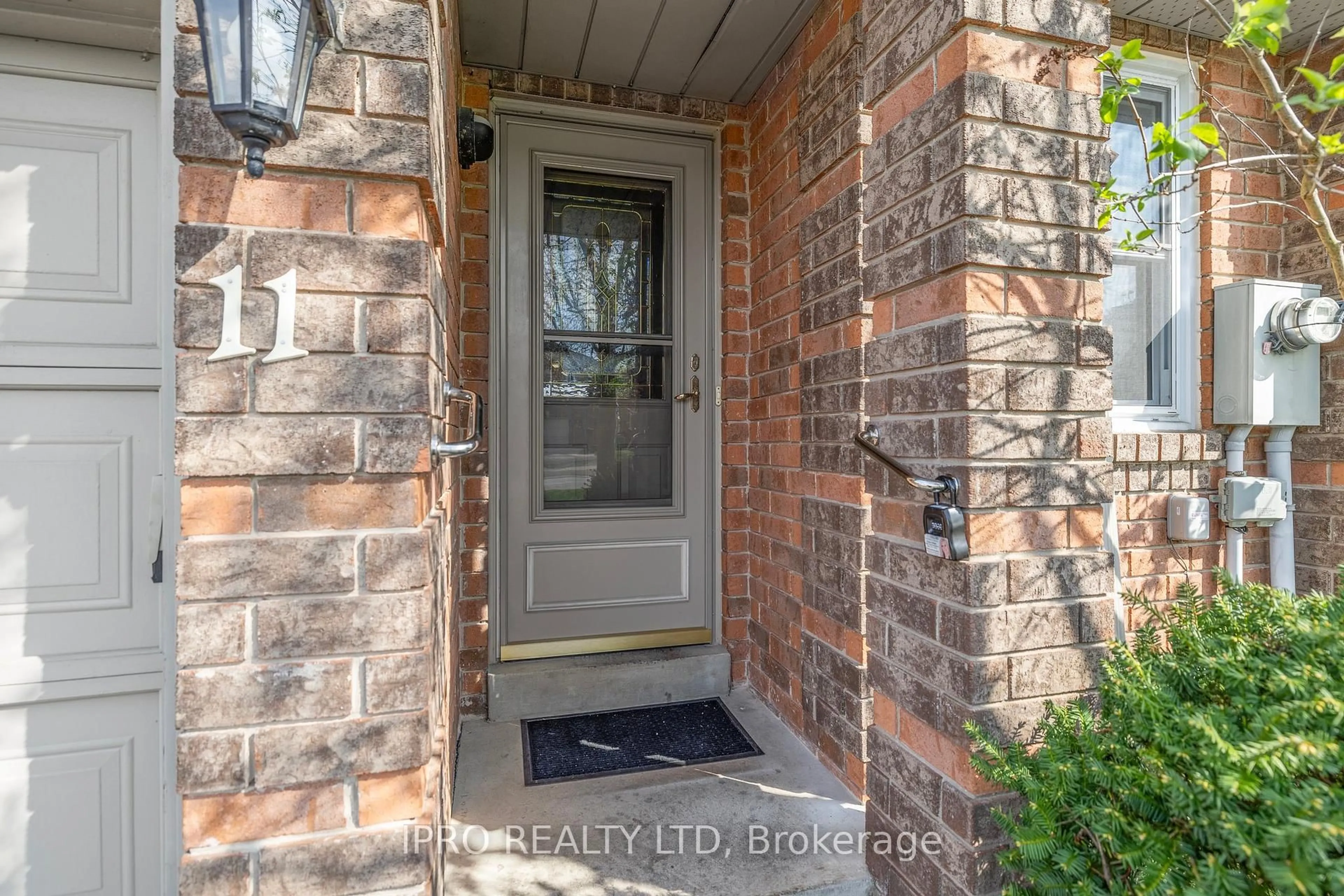 Indoor entryway for 11 Alderbrook Pl, Caledon Ontario L7E 1V3