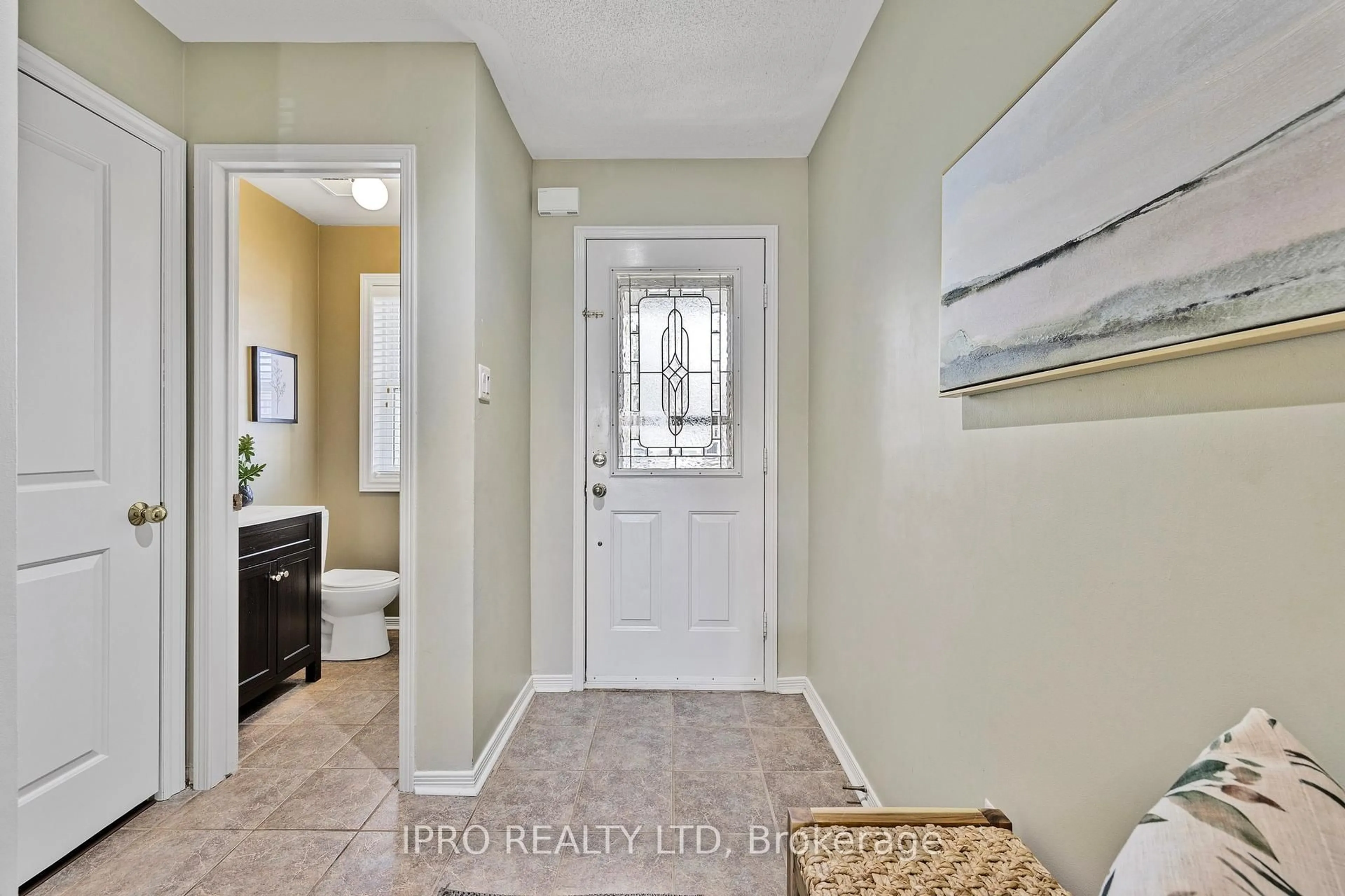 Indoor entryway for 11 Alderbrook Pl, Caledon Ontario L7E 1V3