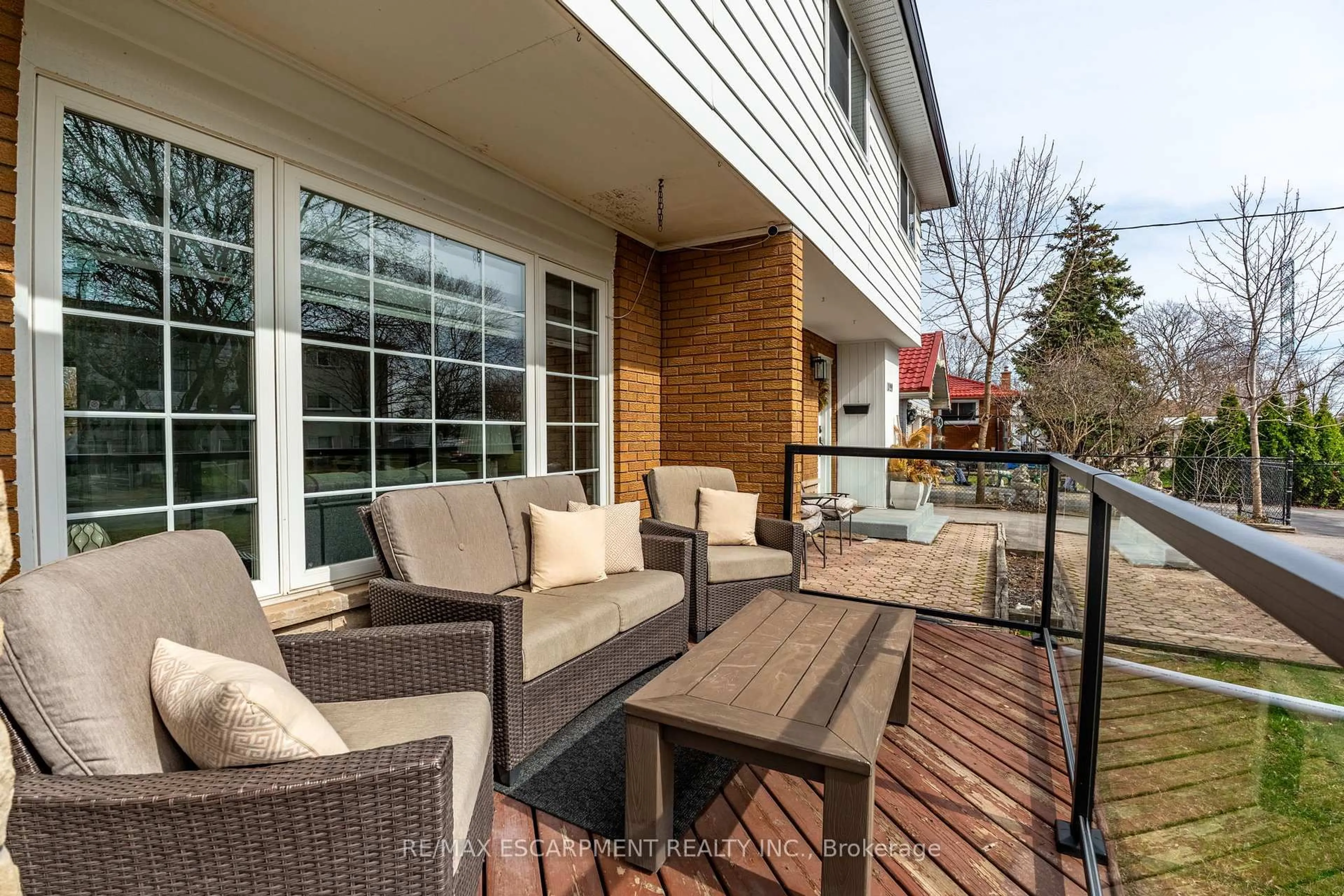 Patio, unknown for 1101 Highland St, Burlington Ontario L7R 3V1