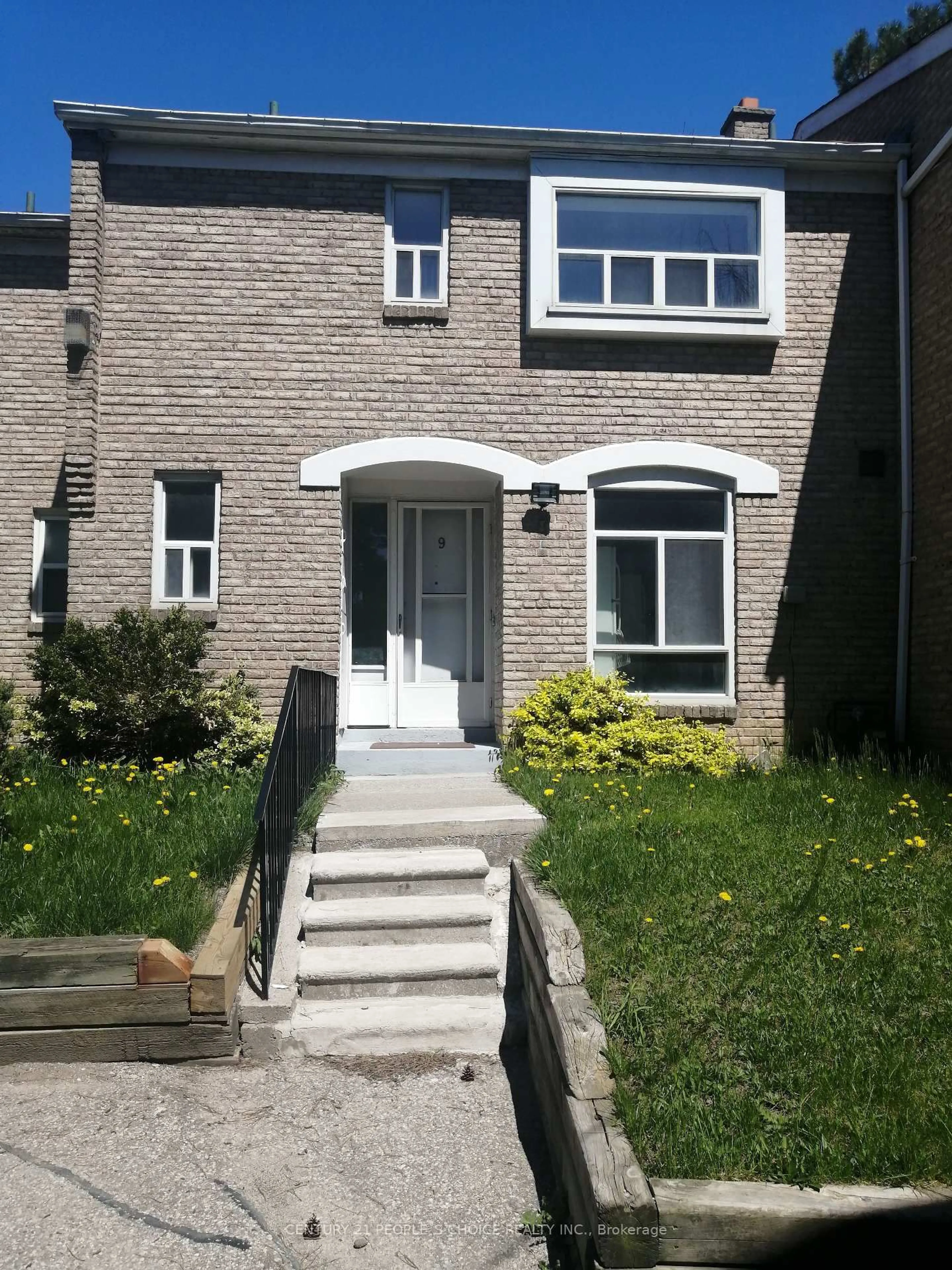 Home with brick exterior material, street for 17 Gosford Blvd #9, Toronto Ontario M3N 2G7