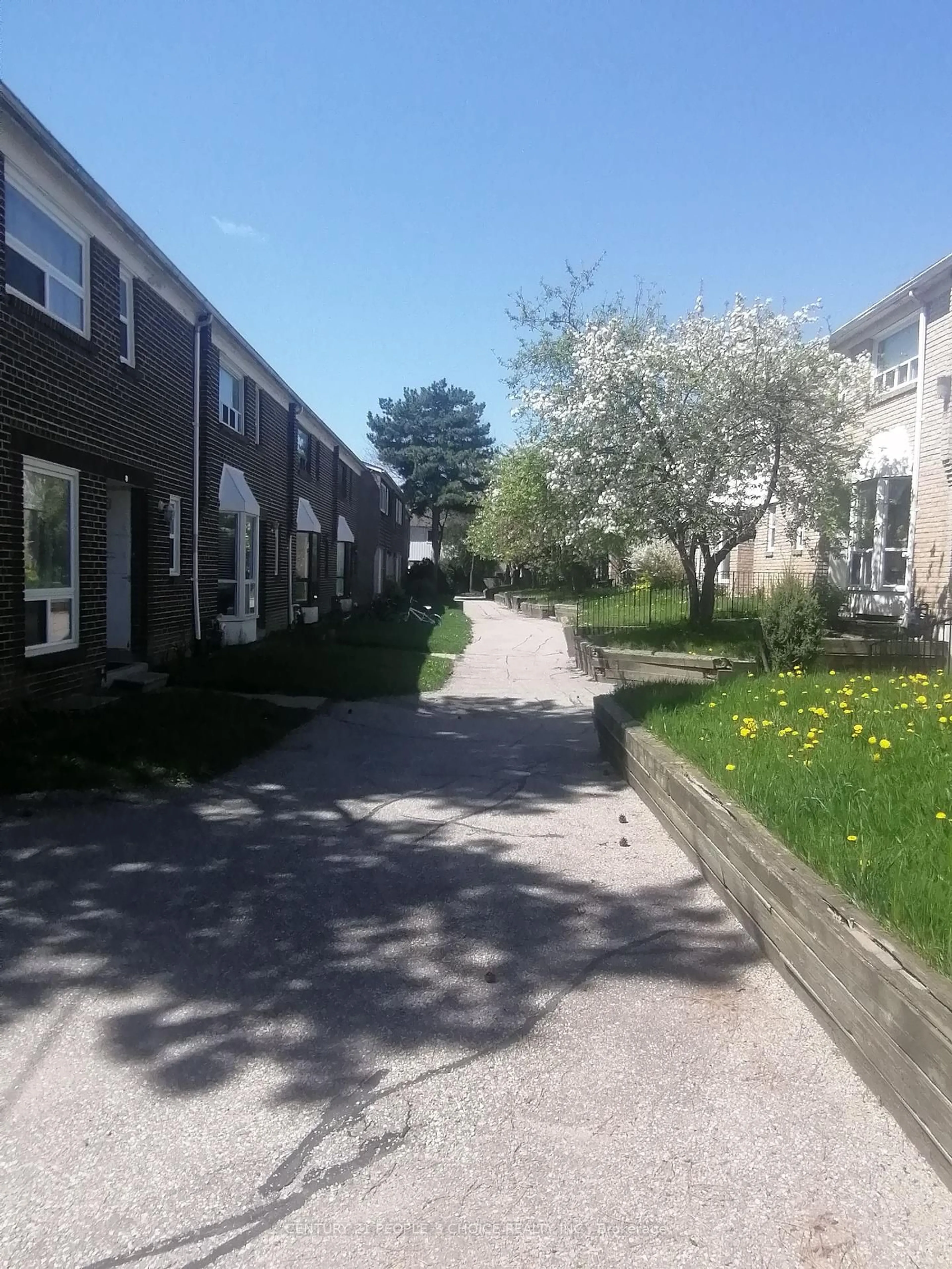 Unknown for 17 Gosford Blvd #9, Toronto Ontario M3N 2G7
