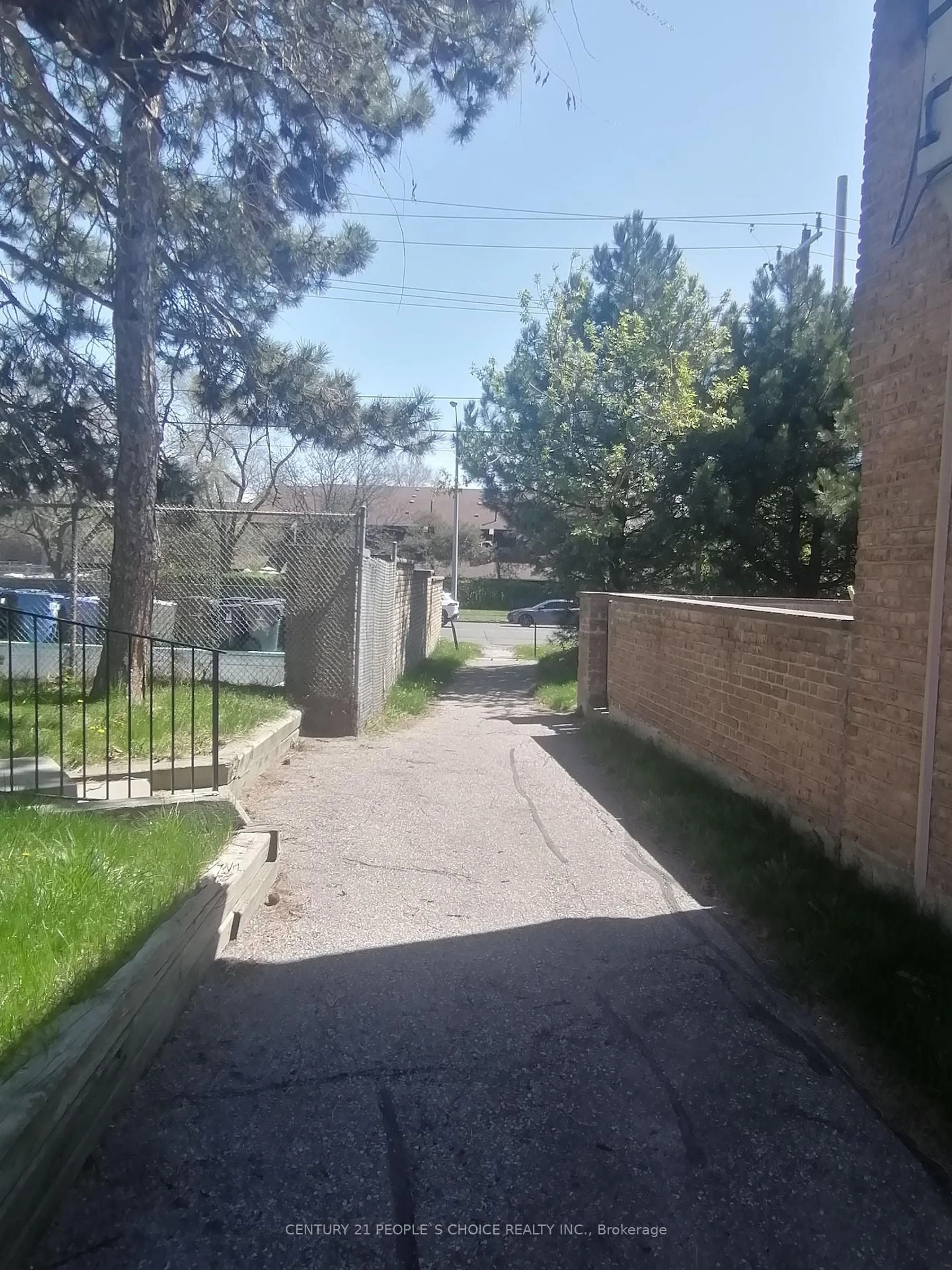 Unknown for 17 Gosford Blvd #9, Toronto Ontario M3N 2G7