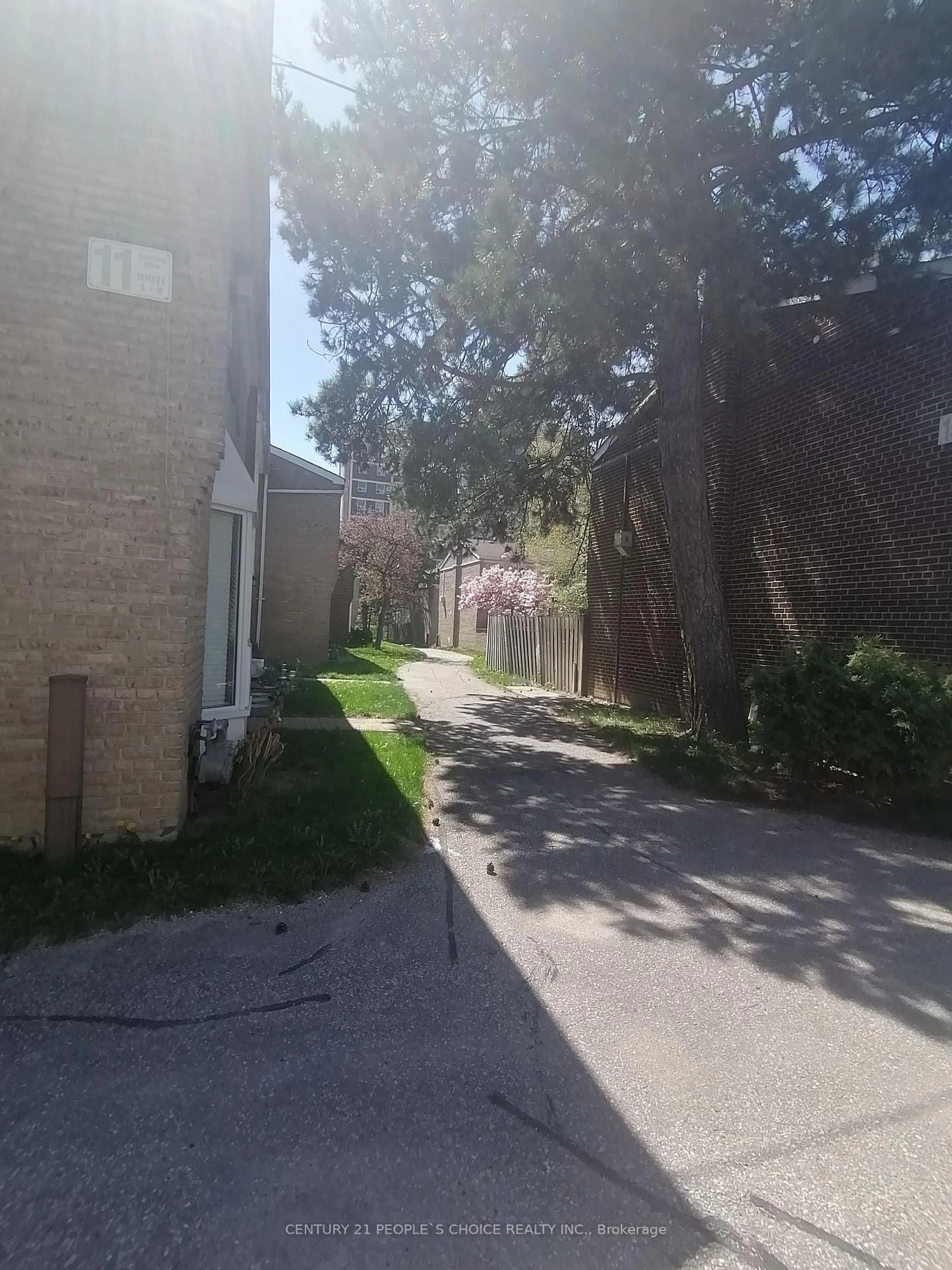 Unknown for 17 Gosford Blvd #9, Toronto Ontario M3N 2G7