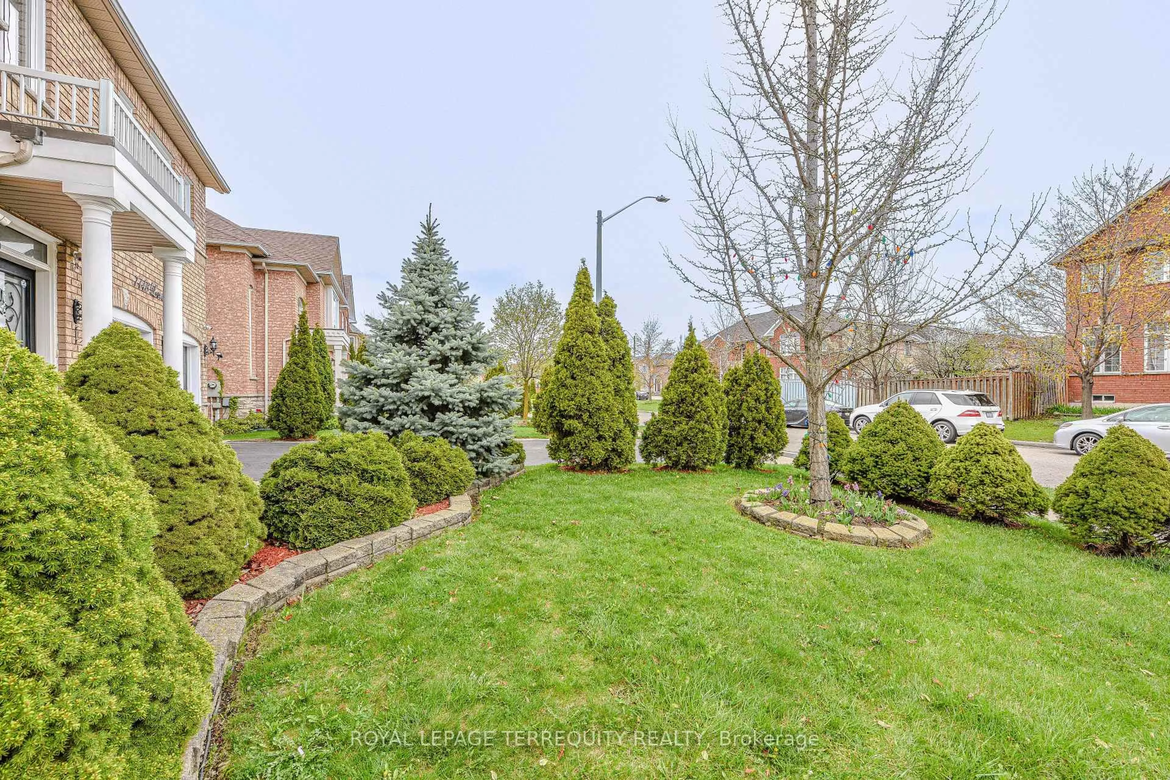 Patio, street for 7148 Lowville Hts, Mississauga Ontario L5N 8E6