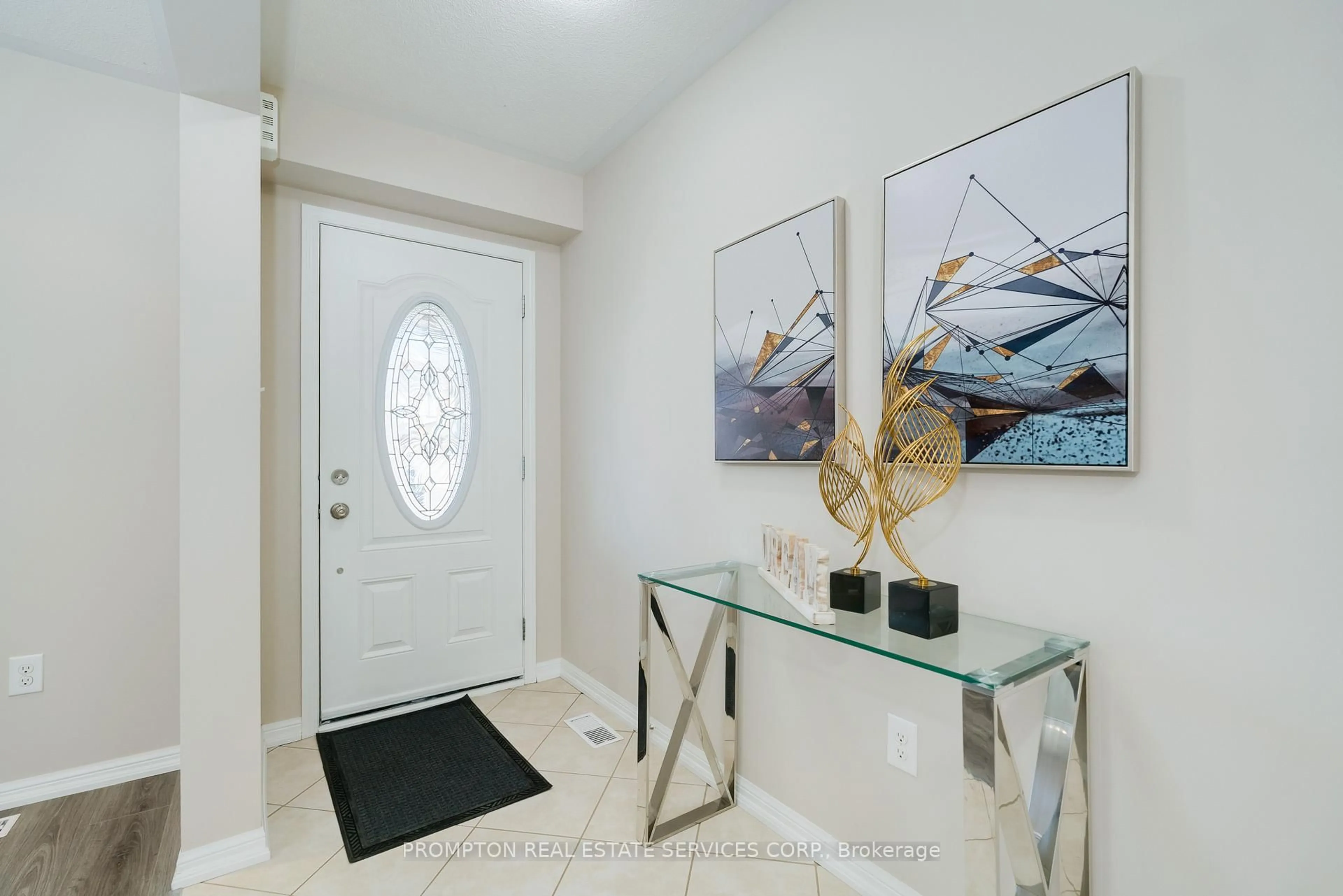 Indoor entryway for 510 Mockridge Terr, Milton Ontario L9T 7V2