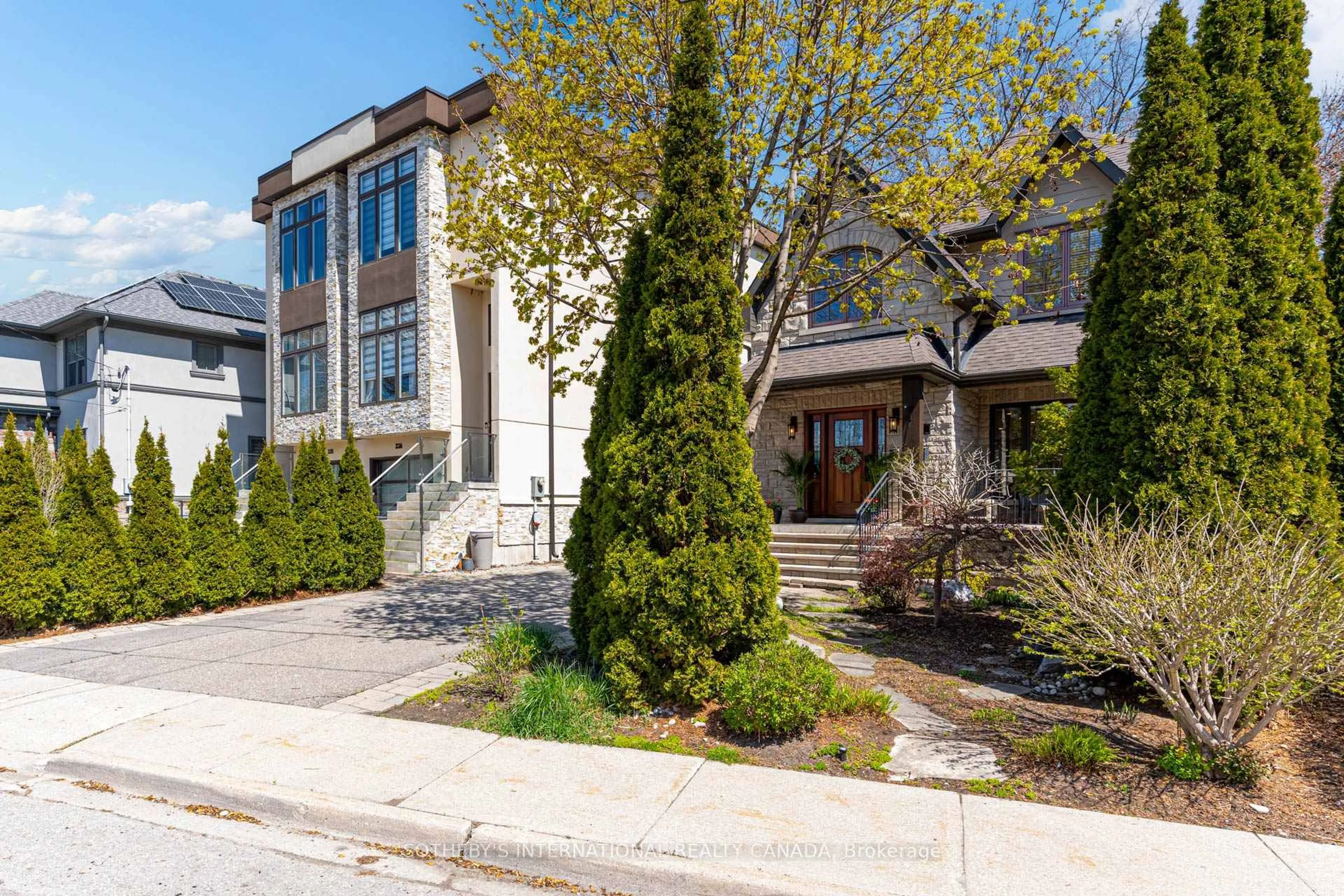 Home with brick exterior material, street for 31 Maple Ave, Mississauga Ontario L5H 2R9