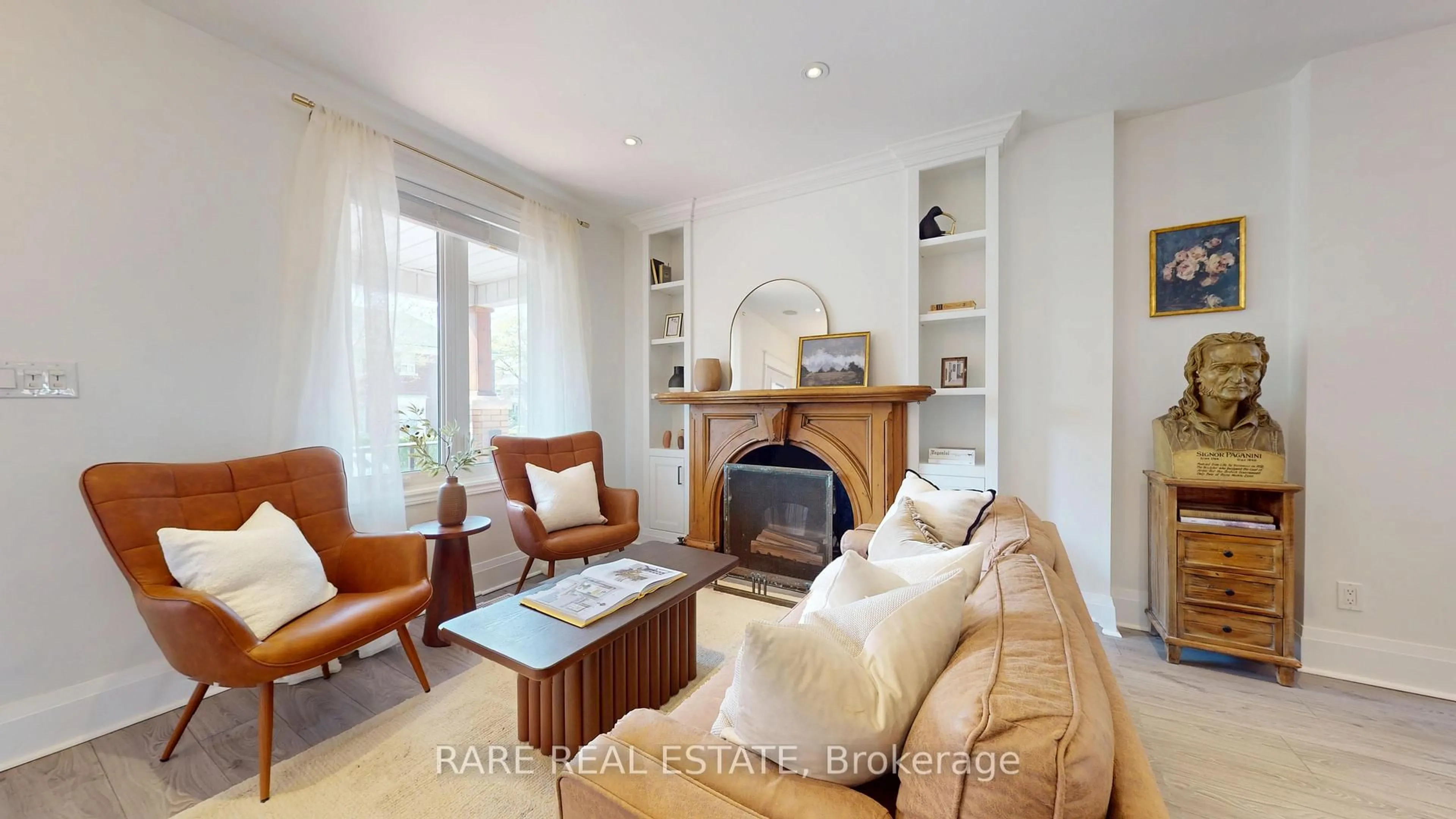 Living room with furniture, unknown for 879 Shaw St, Toronto Ontario M6G 3M3