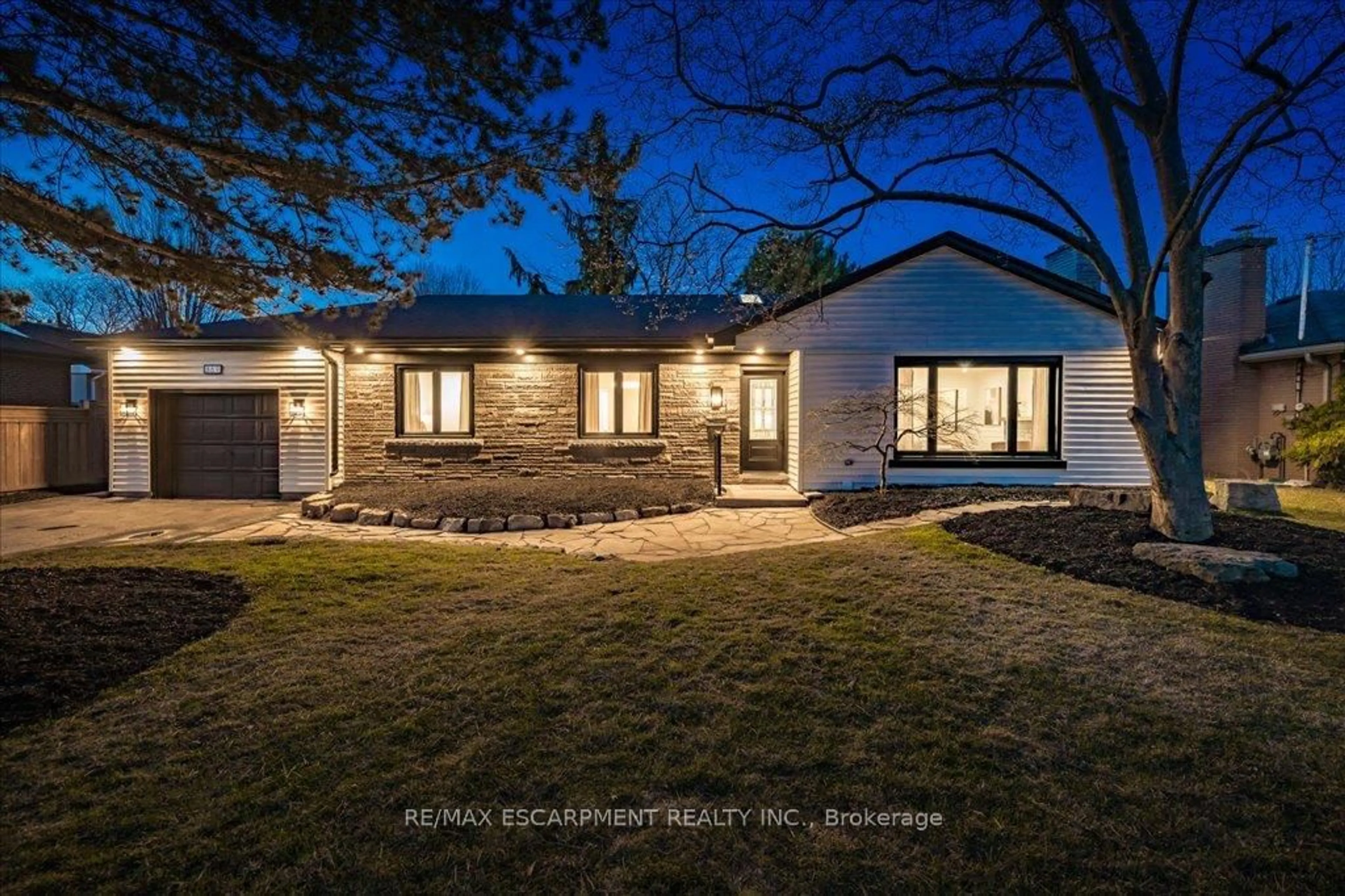 Home with brick exterior material, street for 869 CONDOR Dr, Burlington Ontario L7T 3A8