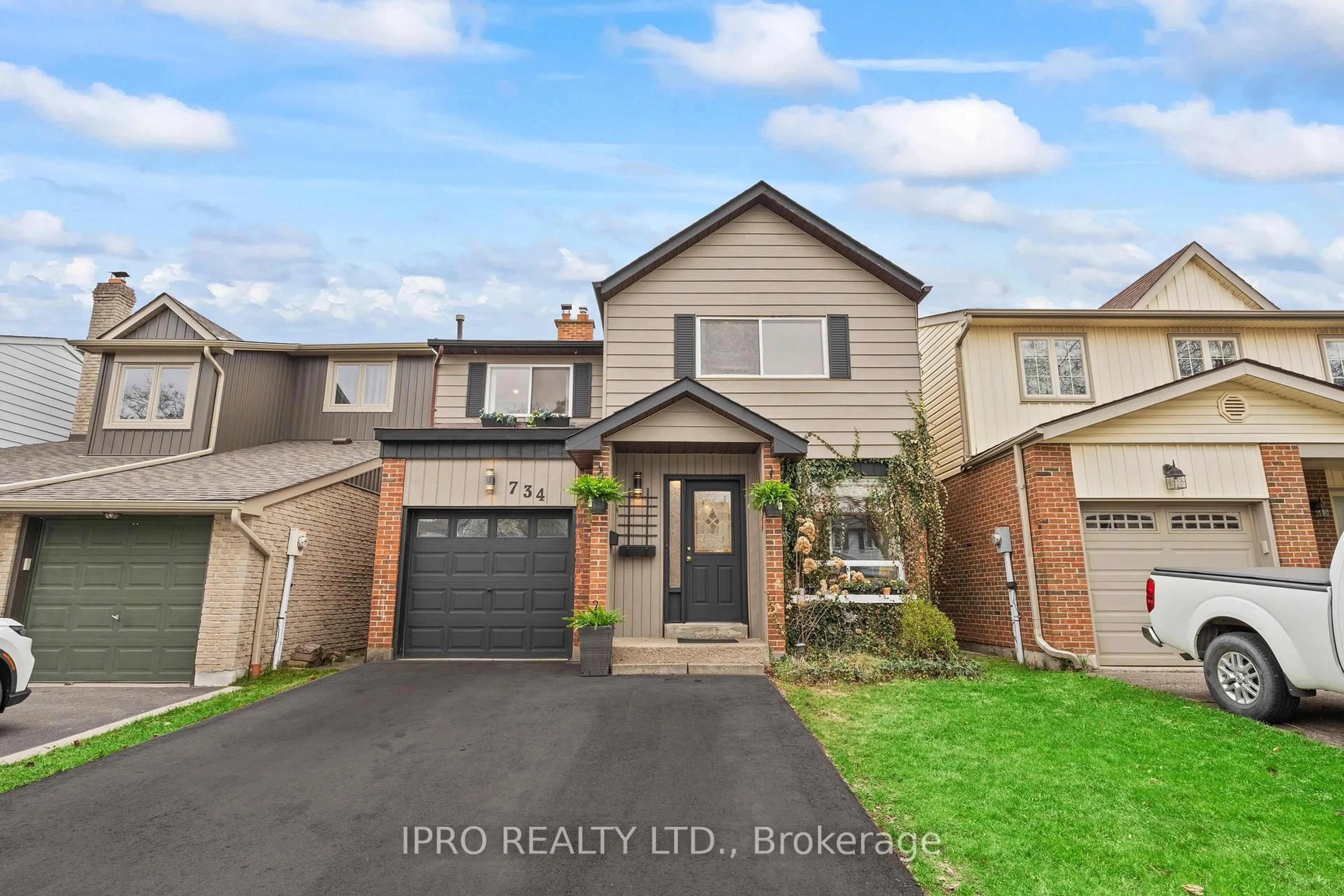 Home with brick exterior material, street for 734 Briar Cres, Milton Ontario L9T 3Z8