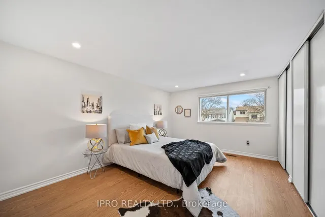Additional property image - 734 Briar Cres