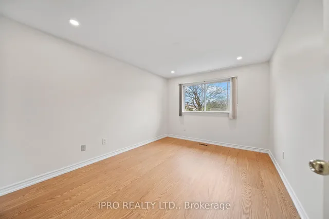 Additional property image - 734 Briar Cres