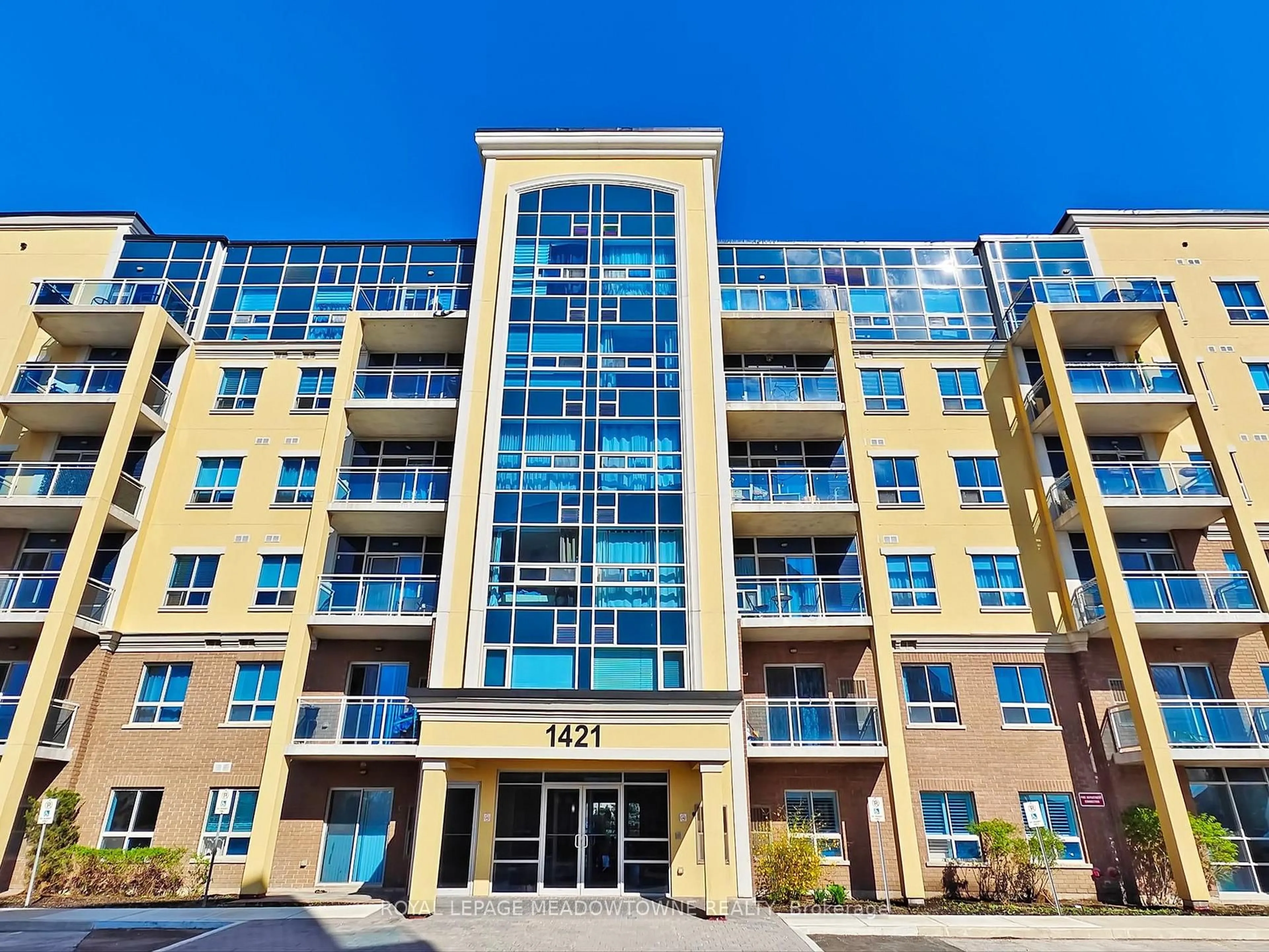 Indoor foyer for 1421 Costigan Rd #202, Milton Ontario L9T 2N4
