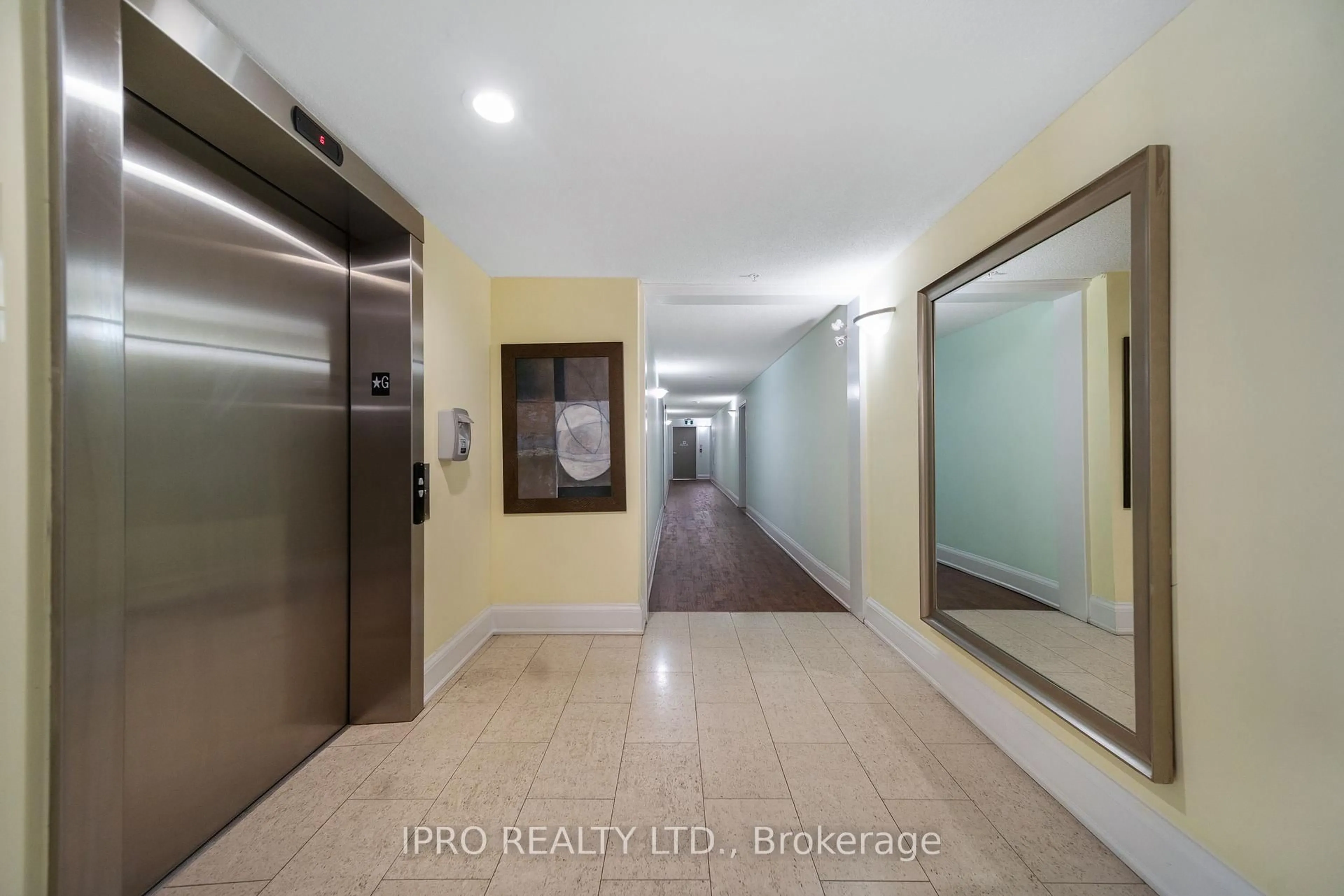 Indoor foyer for 6 Dayspring Circ #2405, Brampton Ontario L6P 2Z6