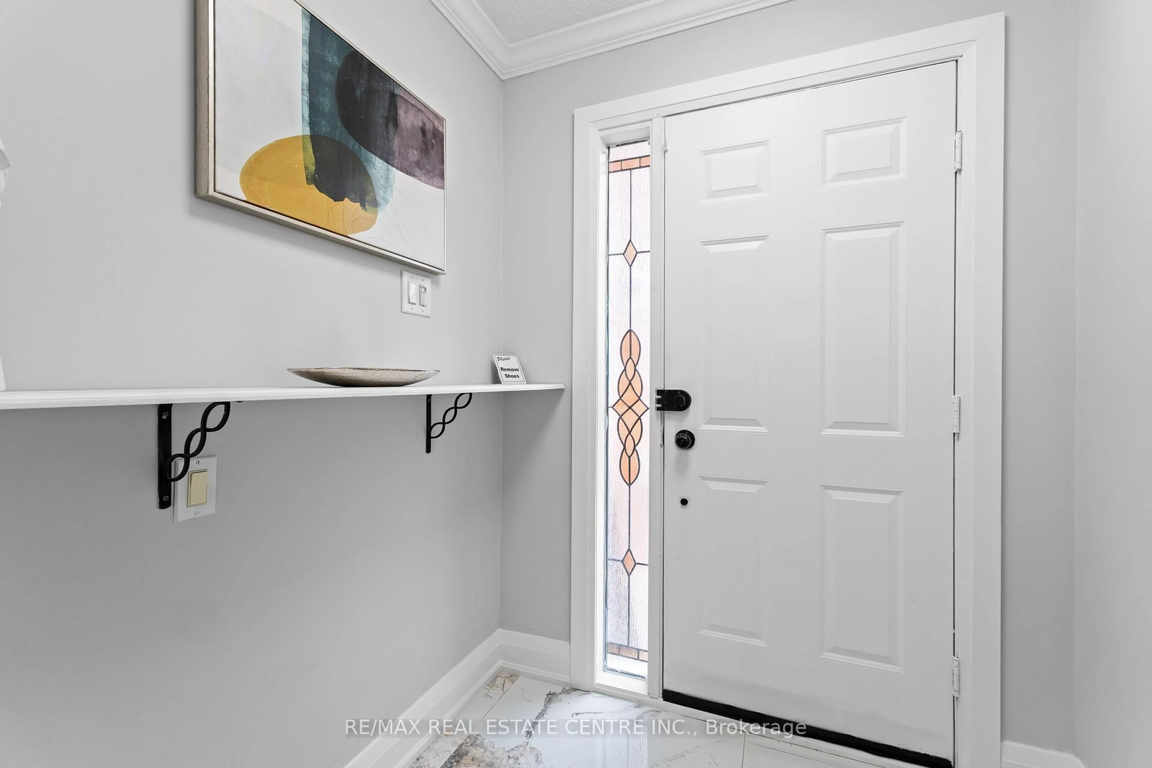 Indoor entryway for 4 Harridine Rd, Brampton Ontario L6X 3N8