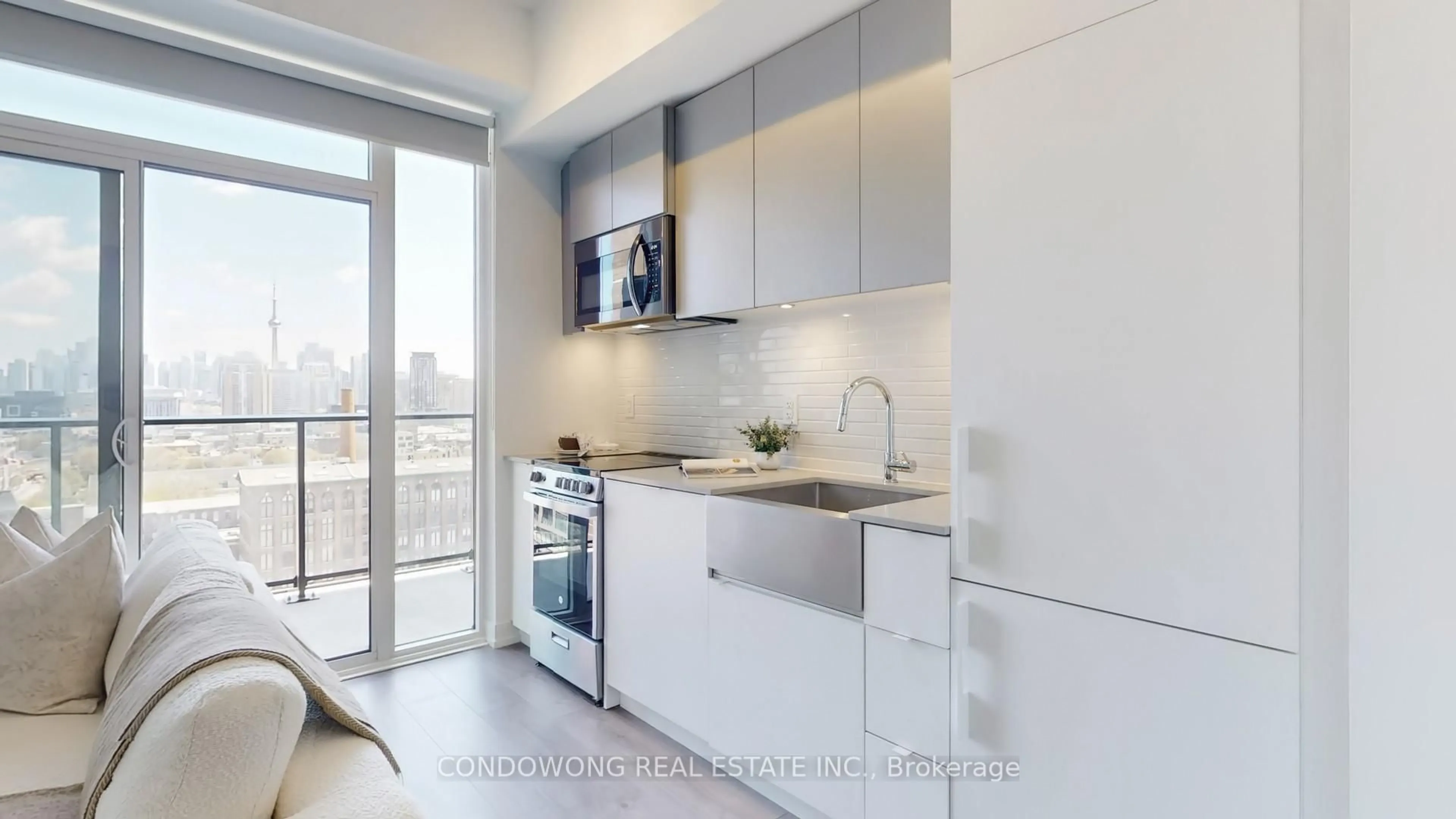 Standard kitchen, ceramic/tile floor for 270 Dufferin St #LP18, Toronto Ontario M6K 0H8