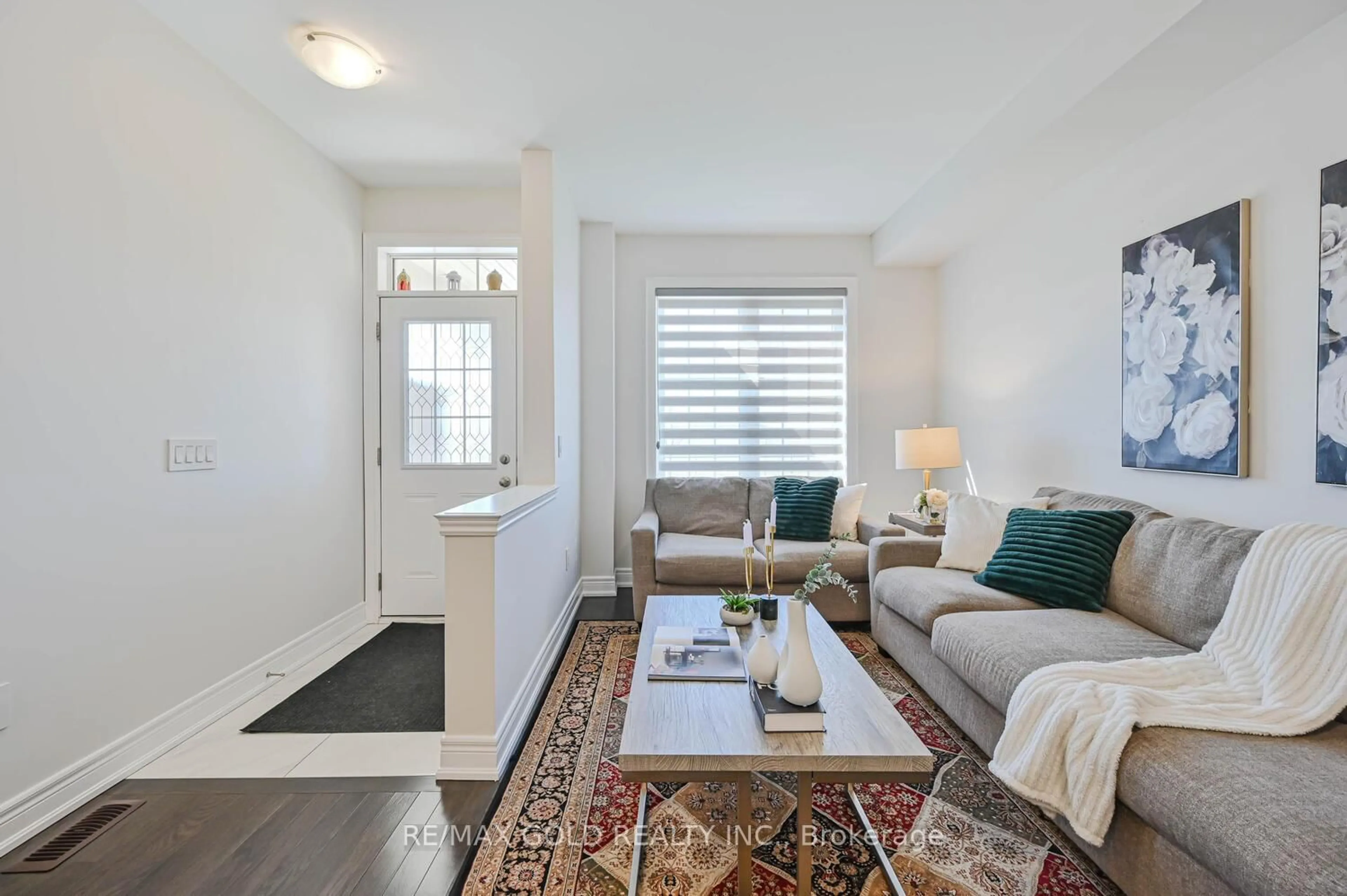 Living room with furniture, unknown for 27 Enclave Tr, Brampton Ontario L6R 0B3