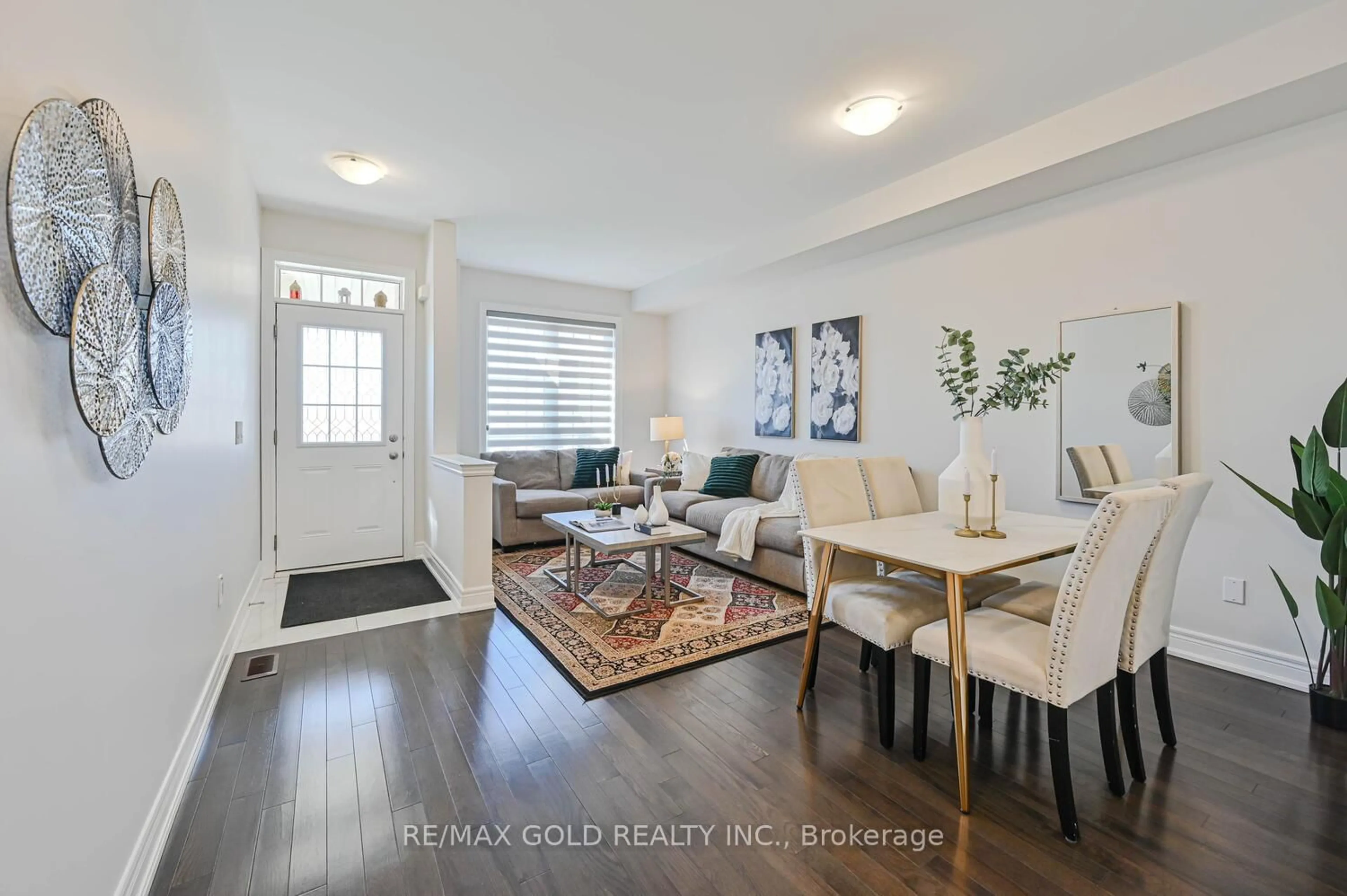 Living room with furniture, unknown for 27 Enclave Tr, Brampton Ontario L6R 0B3