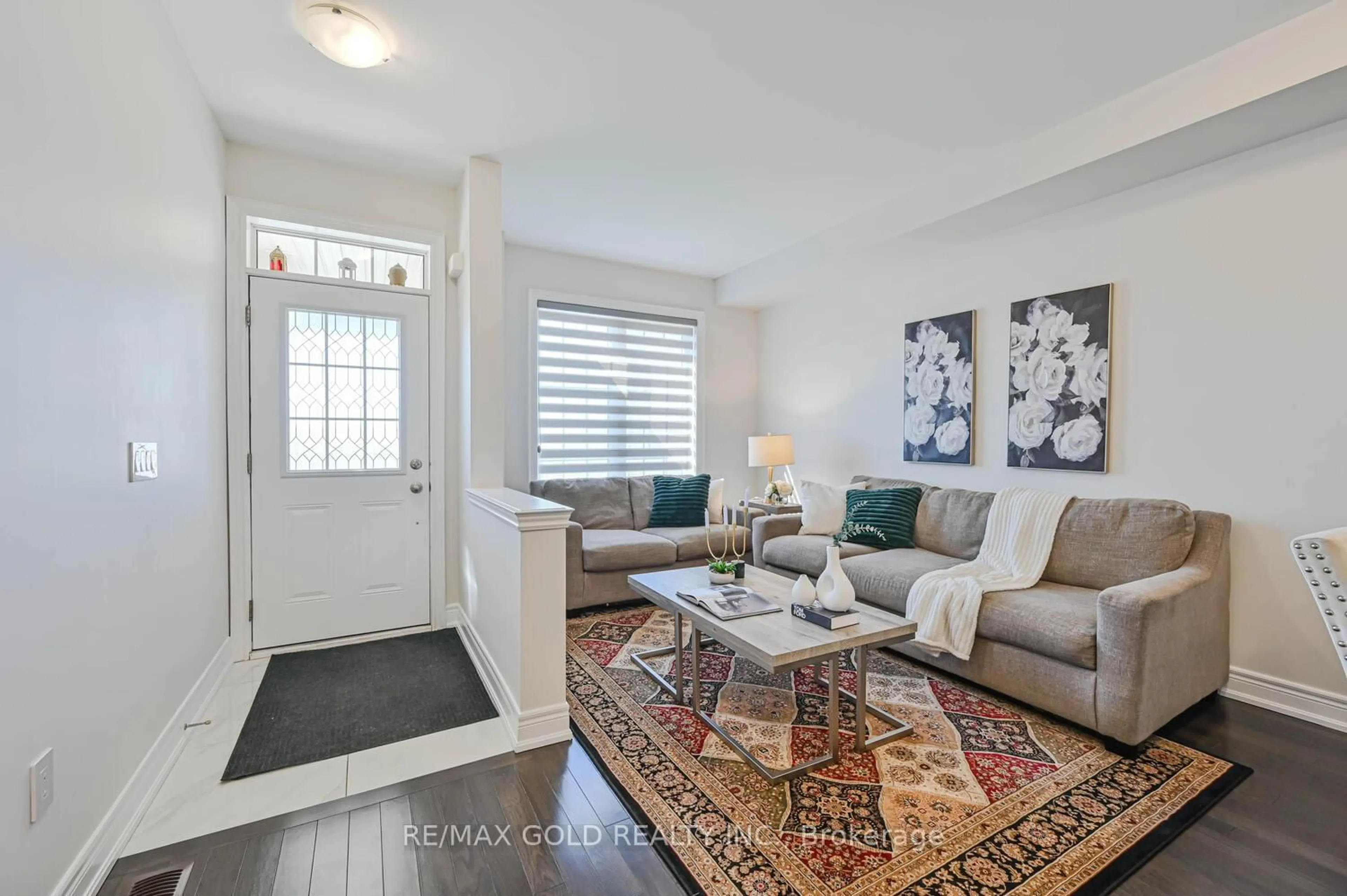 Living room with furniture, unknown for 27 Enclave Tr, Brampton Ontario L6R 0B3