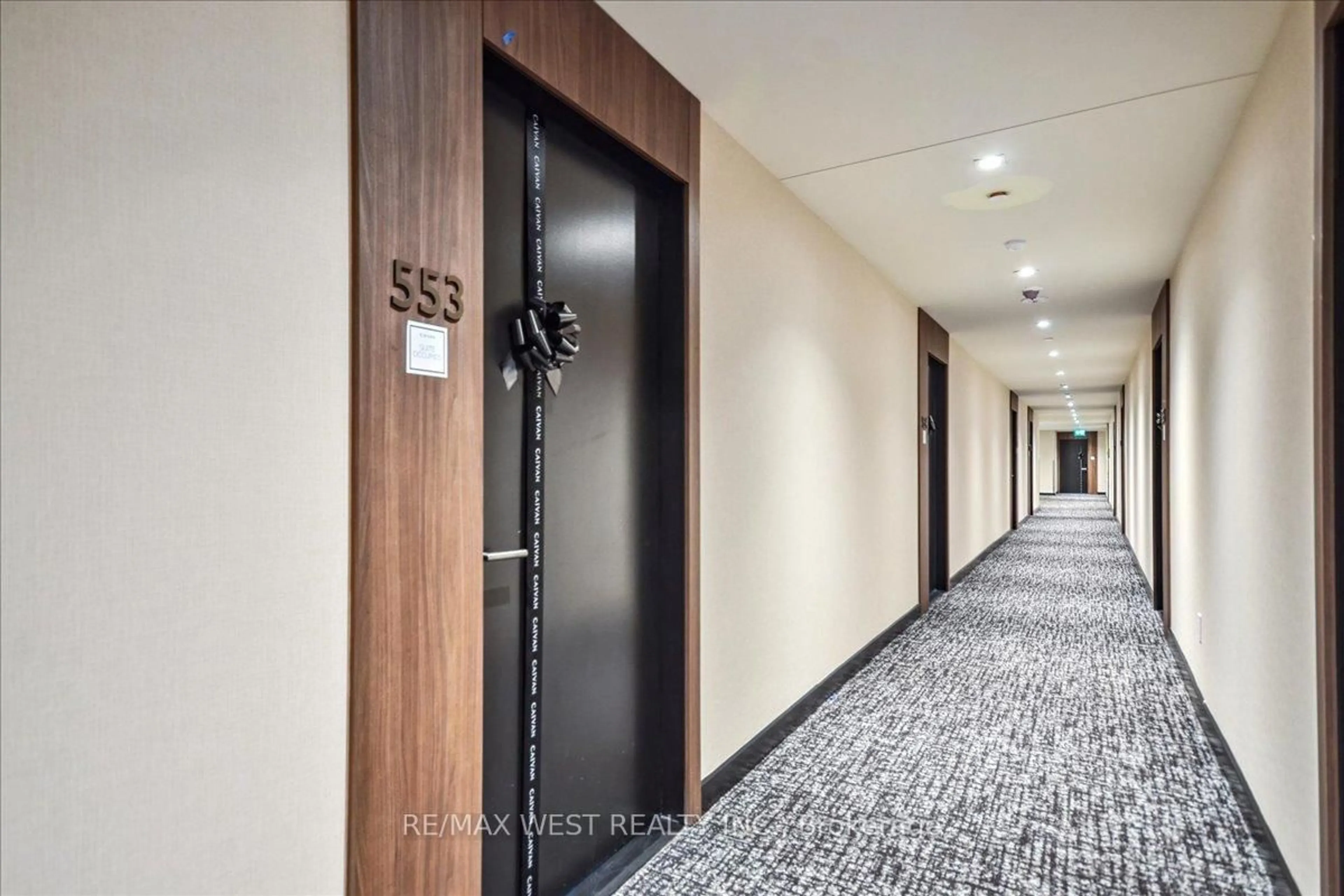 Indoor foyer for 2501 Saw Whet Blvd #553, Oakville Ontario L6M 5N2