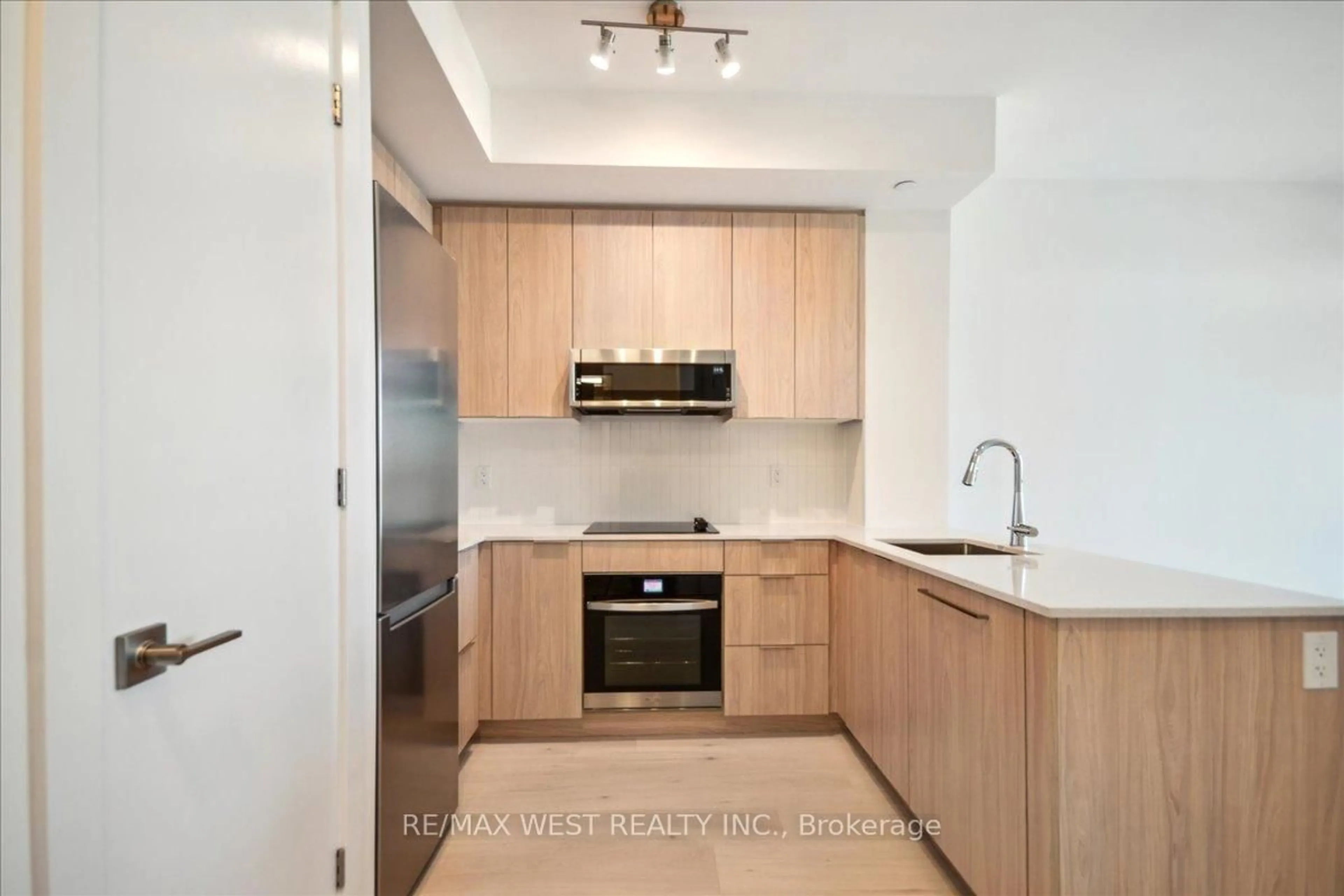 Standard kitchen, unknown for 2501 Saw Whet Blvd #553, Oakville Ontario L6M 5N2