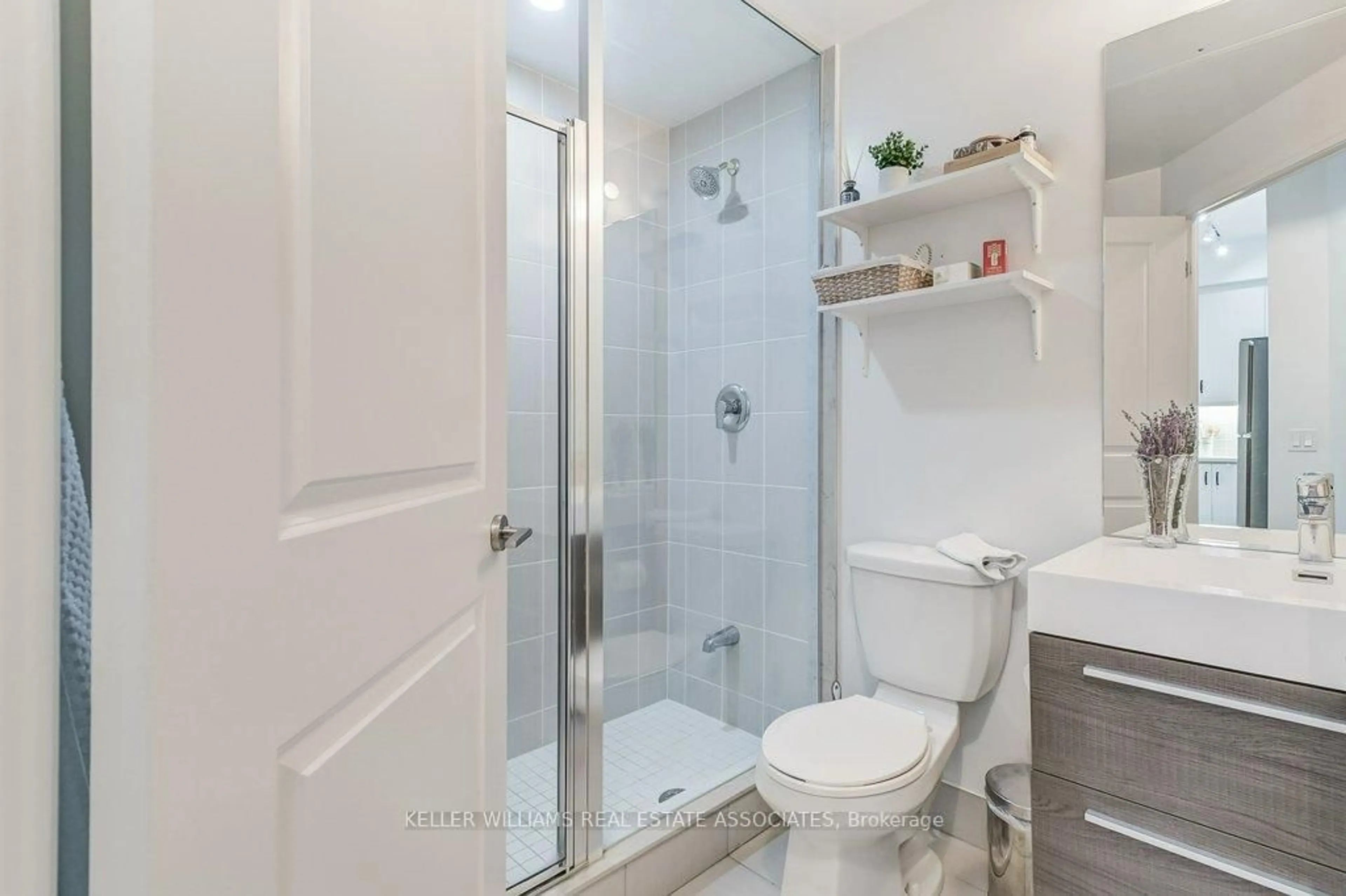 Standard bathroom, ceramic/tile floor for 15 Zorra St #209, Toronto Ontario M8Z 4Z6
