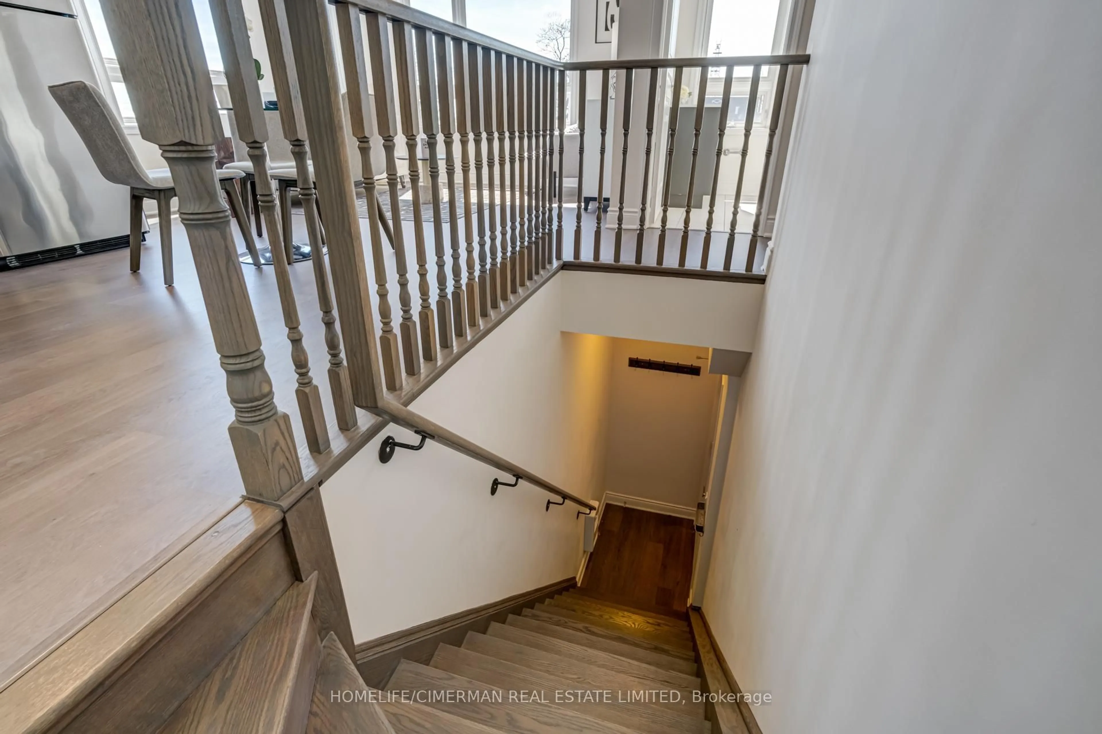 Indoor foyer for 1130 Briar Hill Ave #301, Toronto Ontario M6B 0A9