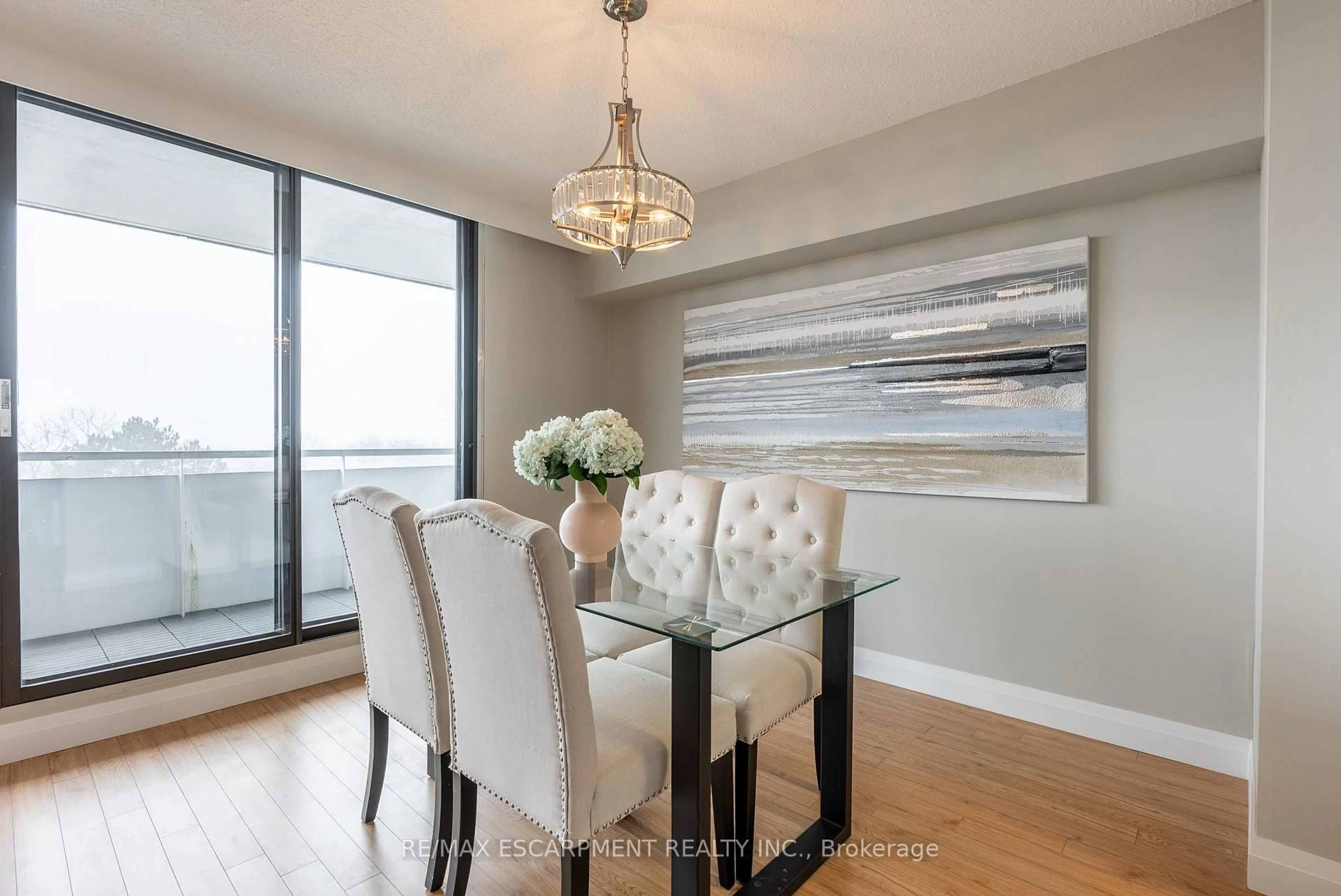 Dining room, wood/laminate floor for 2055 Upper Middle Rd #306, Burlington Ontario L7P 3P4