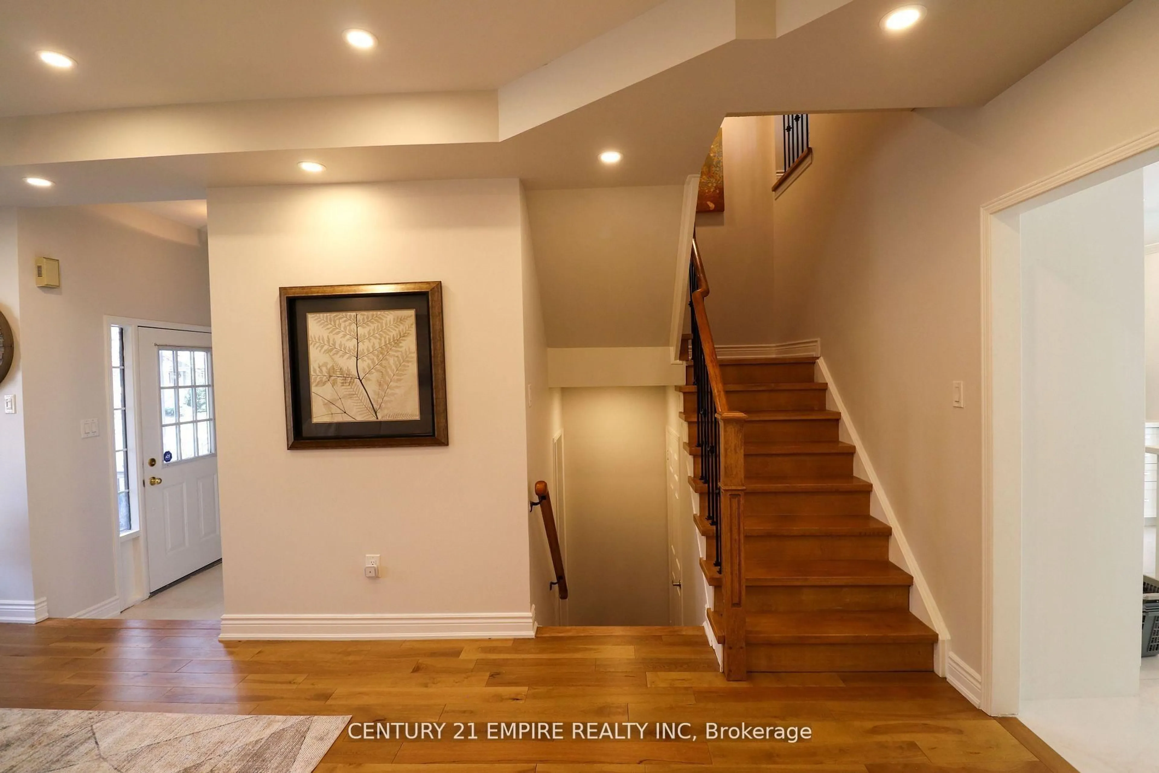 Indoor entryway for 263 Gatwick Dr, Oakville Ontario L6H 7K4