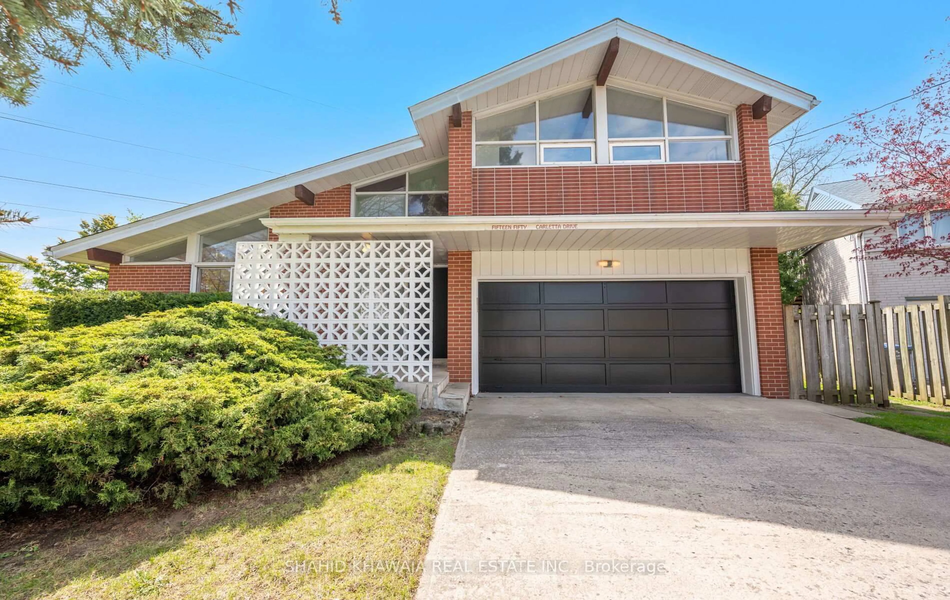 Home with brick exterior material, street for 1550 Carletta Dr, Mississauga Ontario L4X 1E3